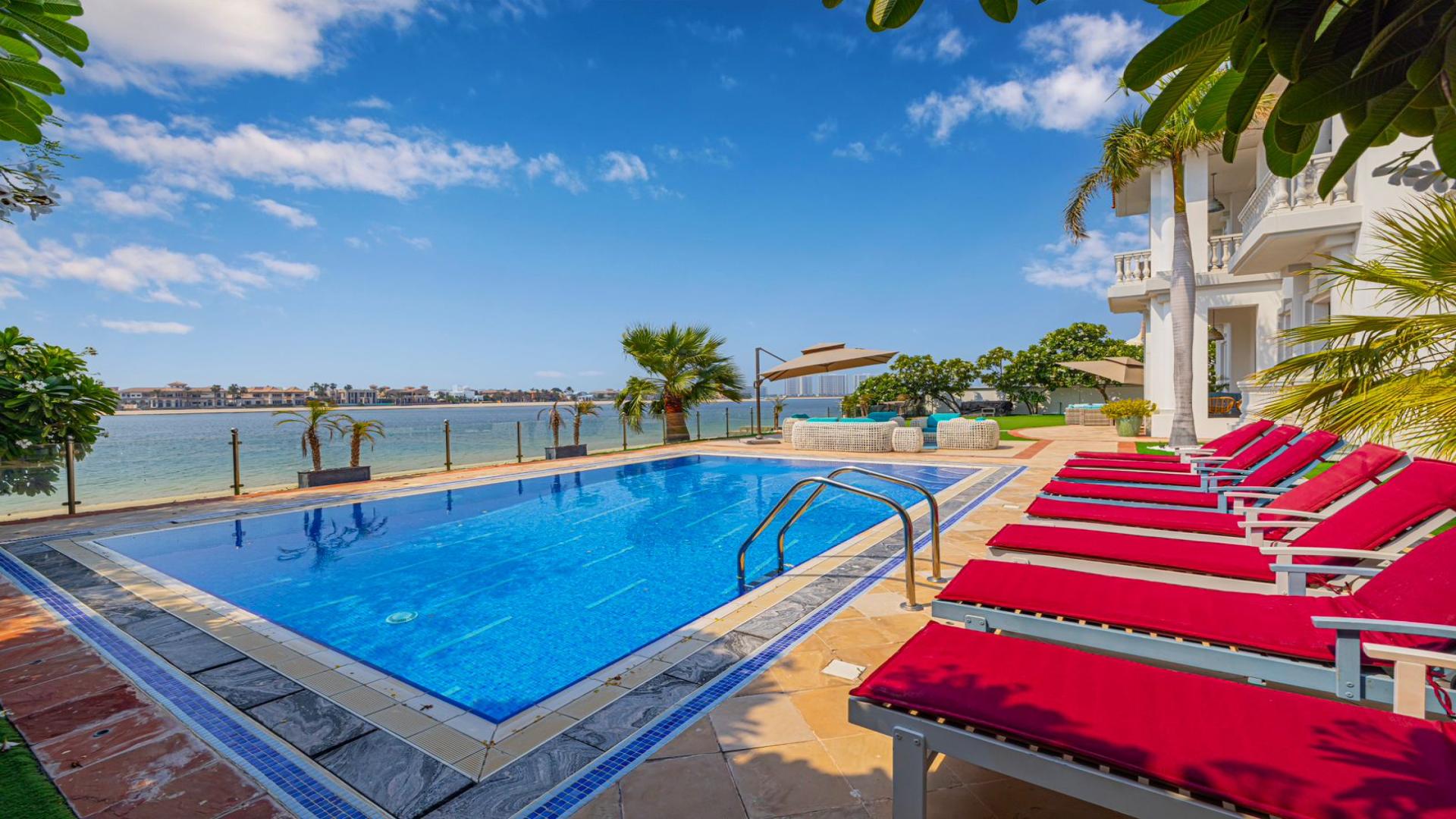 Luxury 6-bedroom villa with pool in Palm Jumeirah, Signature Villas, for rent