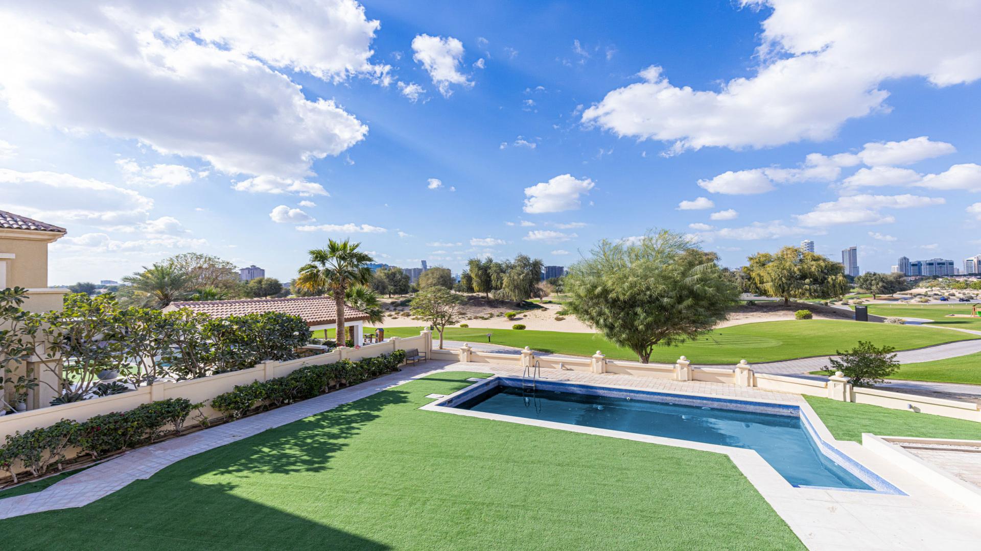 Luxurious 6-bedroom villa with pool in Victory Heights, Dubai Sports City for rent