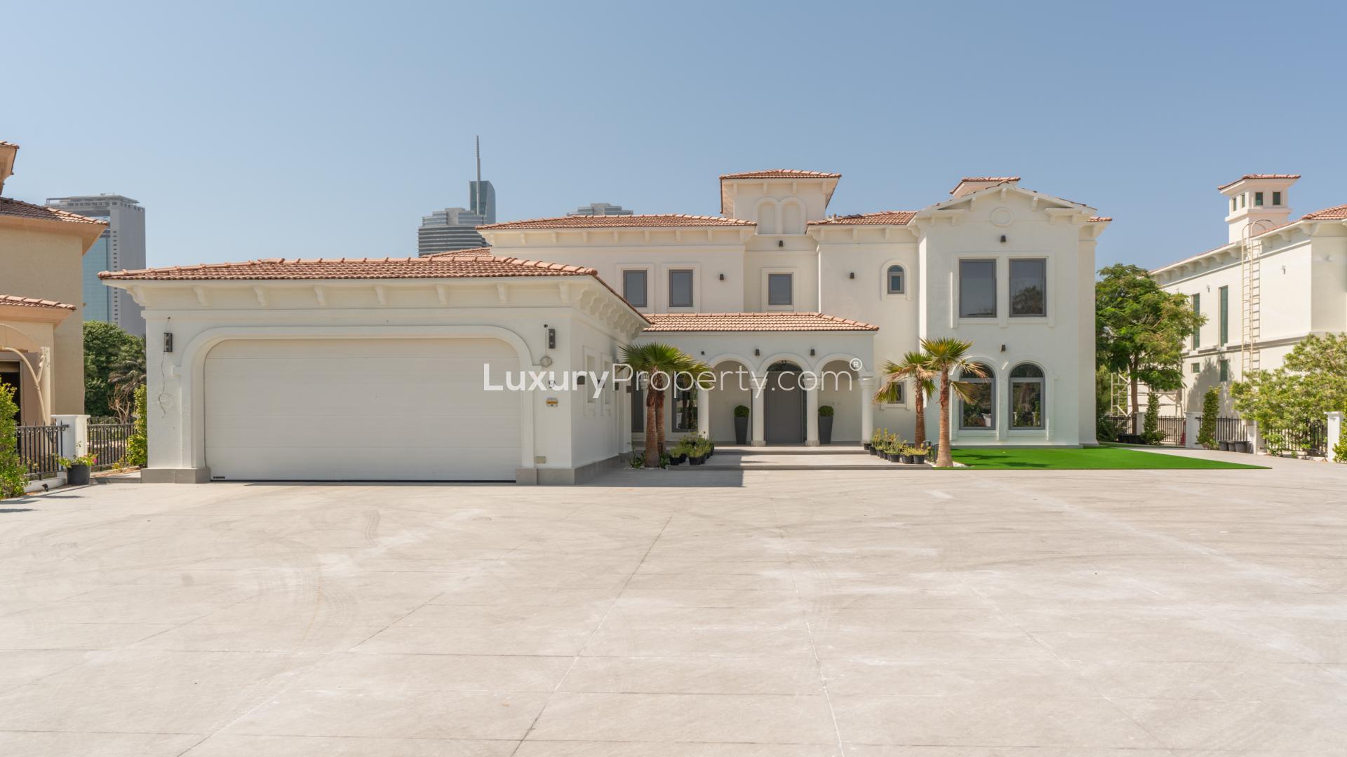 5BR Villa for rent in European Clusters