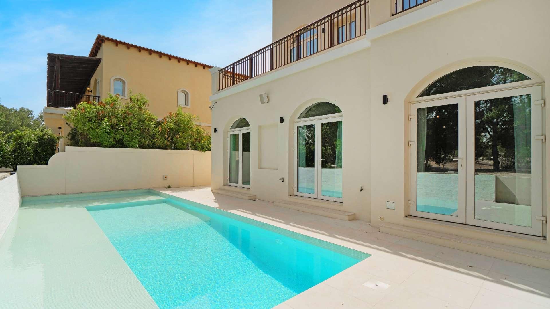 Luxurious living room in 6-bedroom villa, Jumeirah Golf Estates, Earth community, modern decor