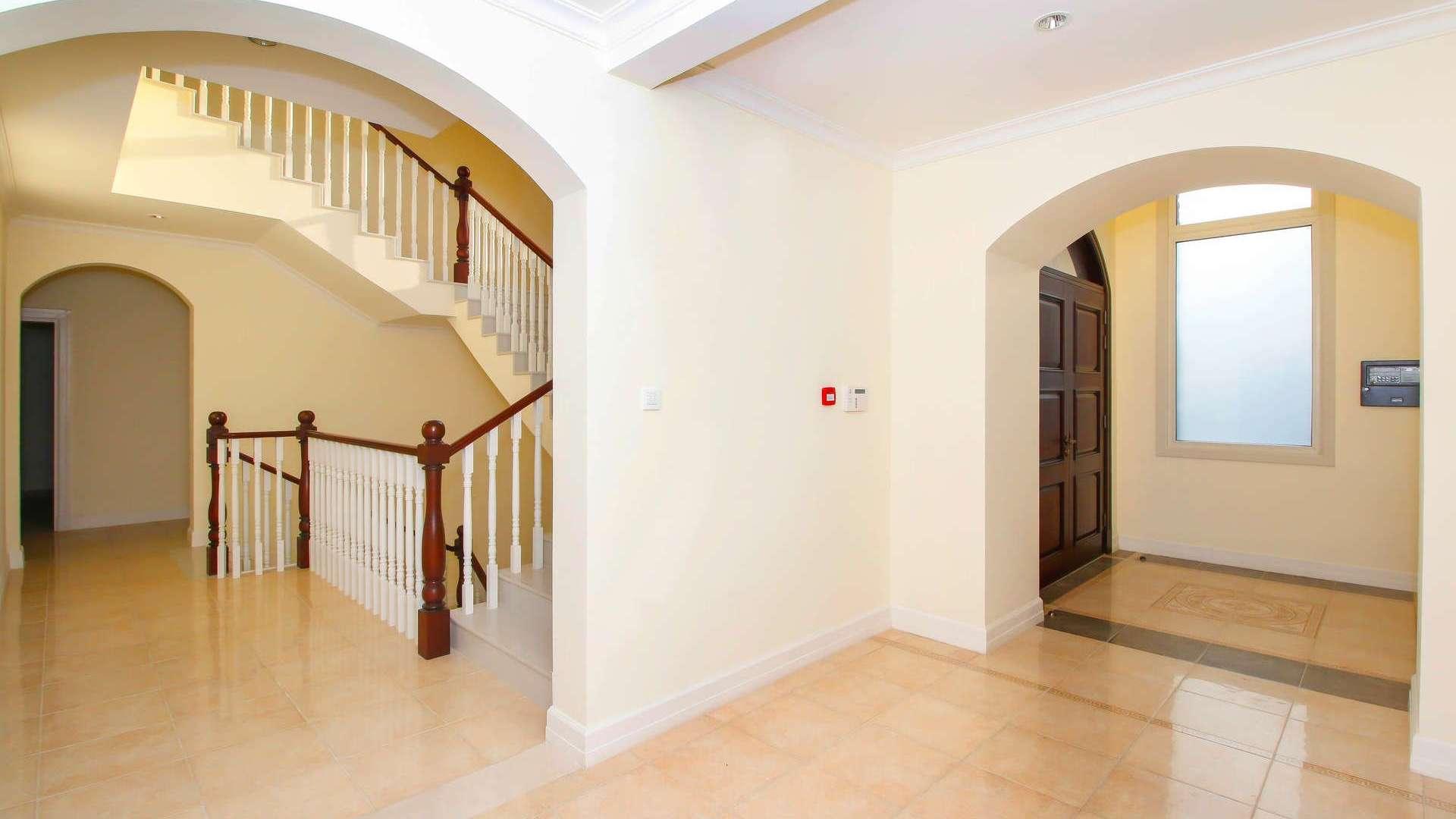 Beautiful 6-bedroom villa on Earth Golf Course, Jumeirah Golf Estates, for rent