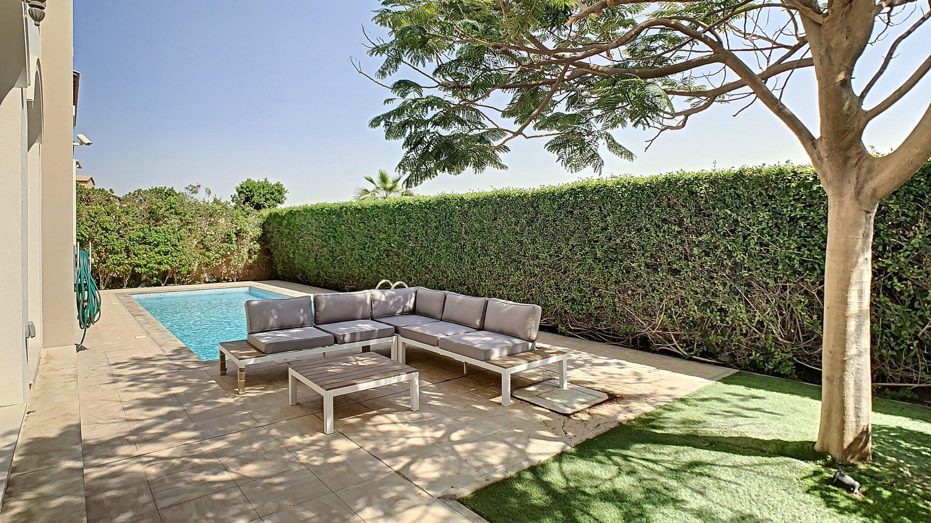 Furnished living room in contemporary villa, Jumeirah Golf Estates, Fire community, for rent