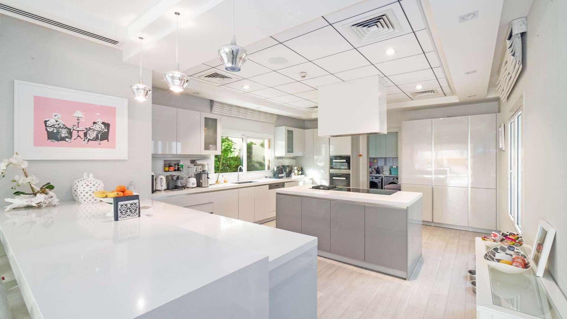 Modern kitchen in 6-bedroom villa, Redwood Avenue, Jumeirah Golf Estates, available for rent