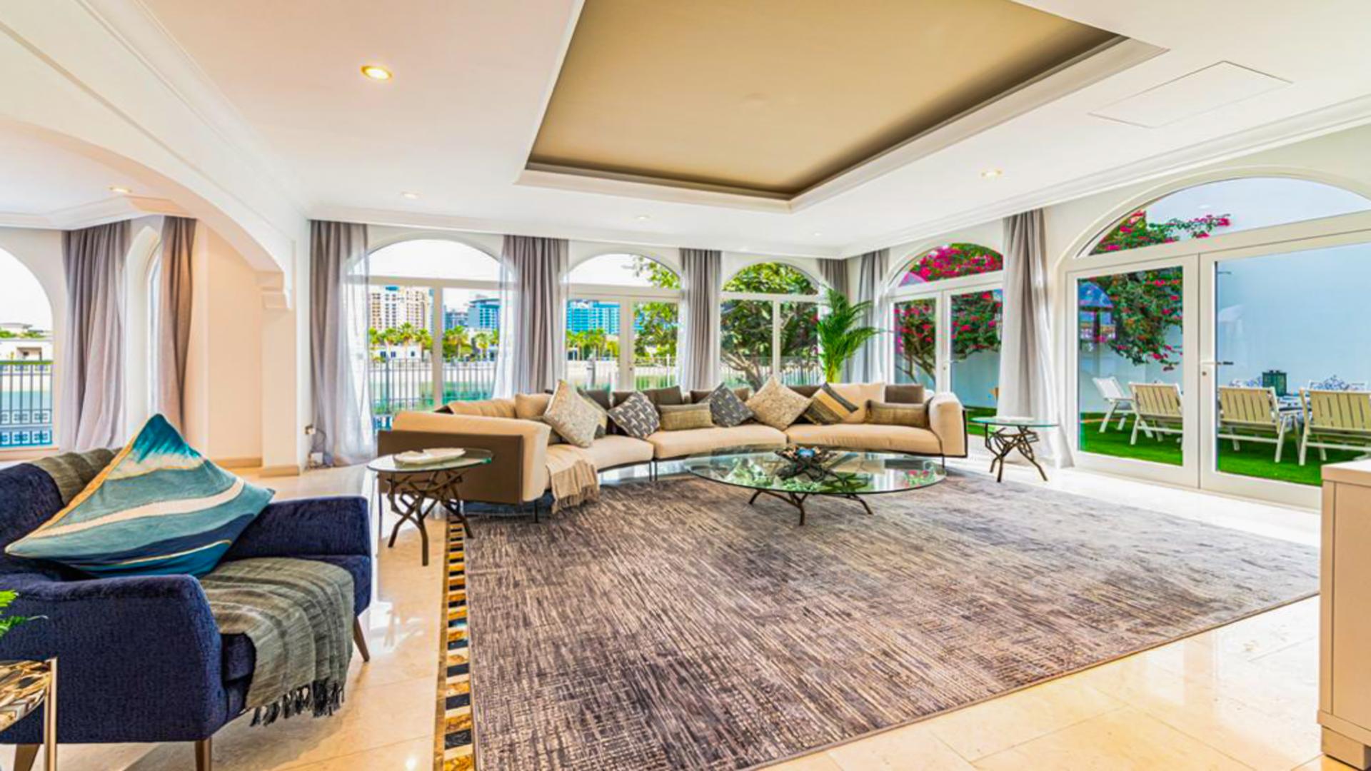 Furnished six-bedroom villa with beachfront view in Palm Jumeirah, Garden Homes community