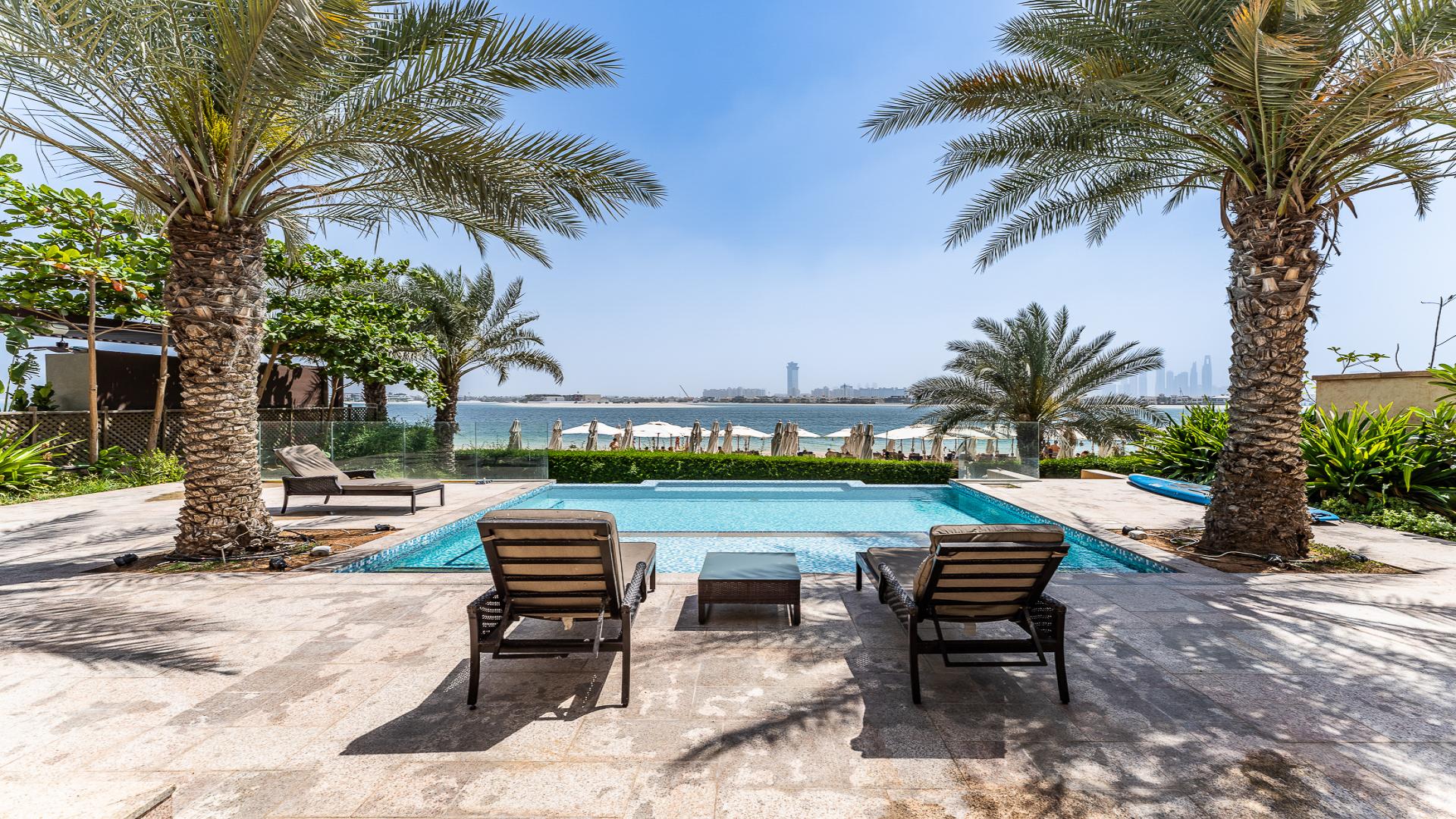 Luxurious Palm Jumeirah villa pool with beach and palm tree views for rent