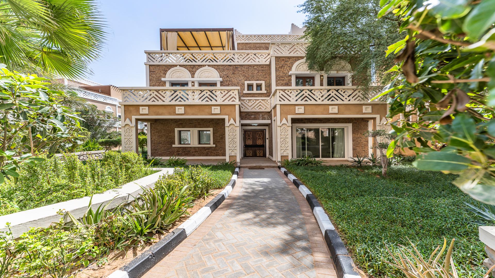 Luxurious villa poolside with palm trees and ocean view on Palm Jumeirah, Dubai