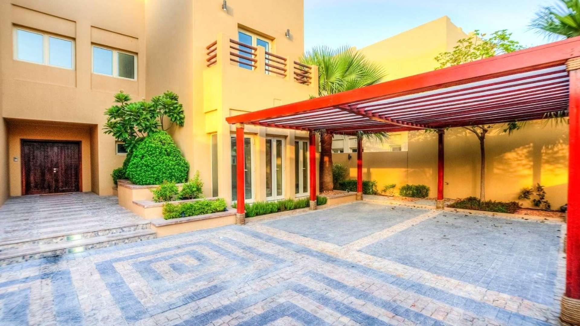 Luxurious villa with private pool in Emirates Living, Meadows, for rent