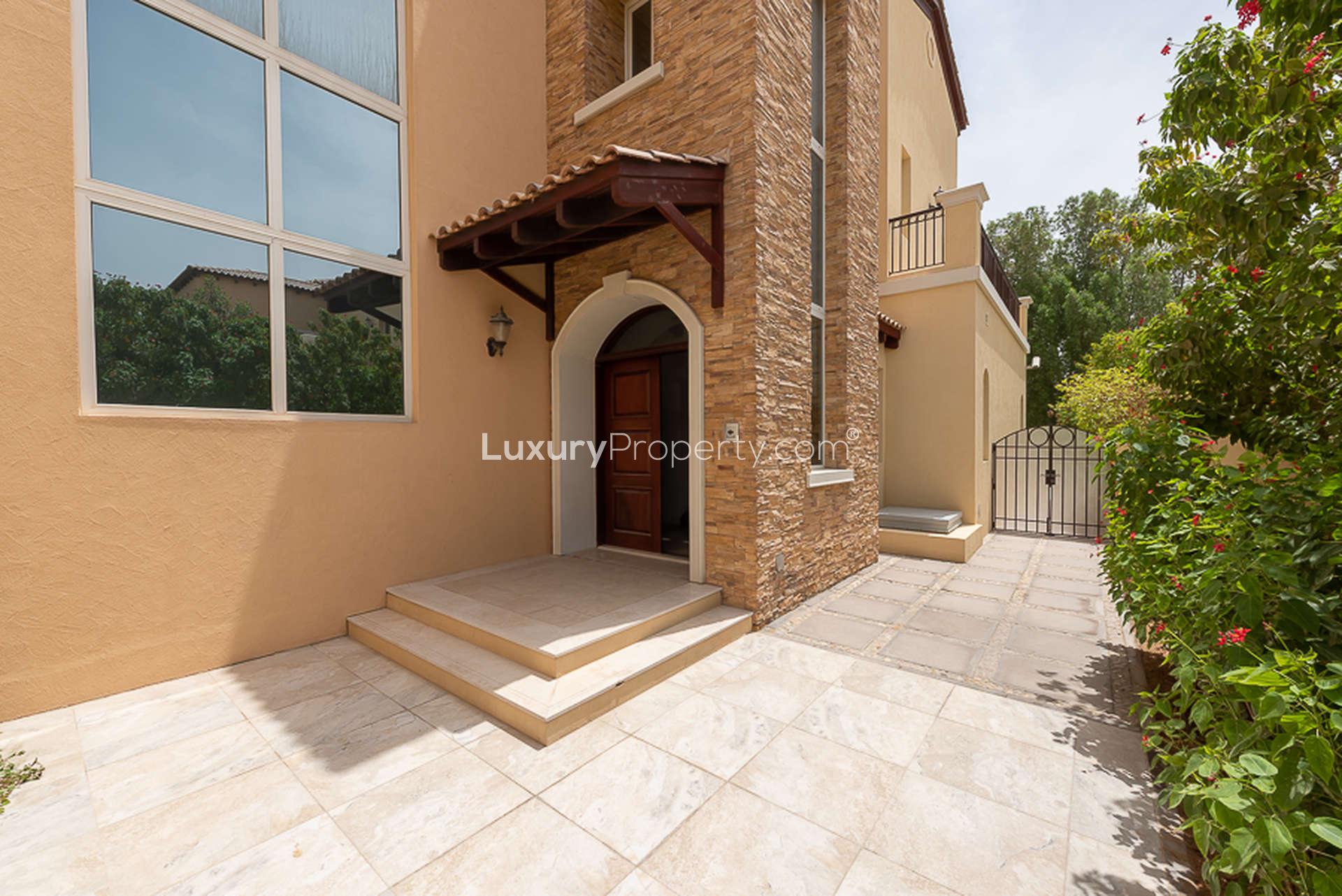 Luxury 6-bedroom villa with private pool in Olive Point, Jumeirah Golf Estates