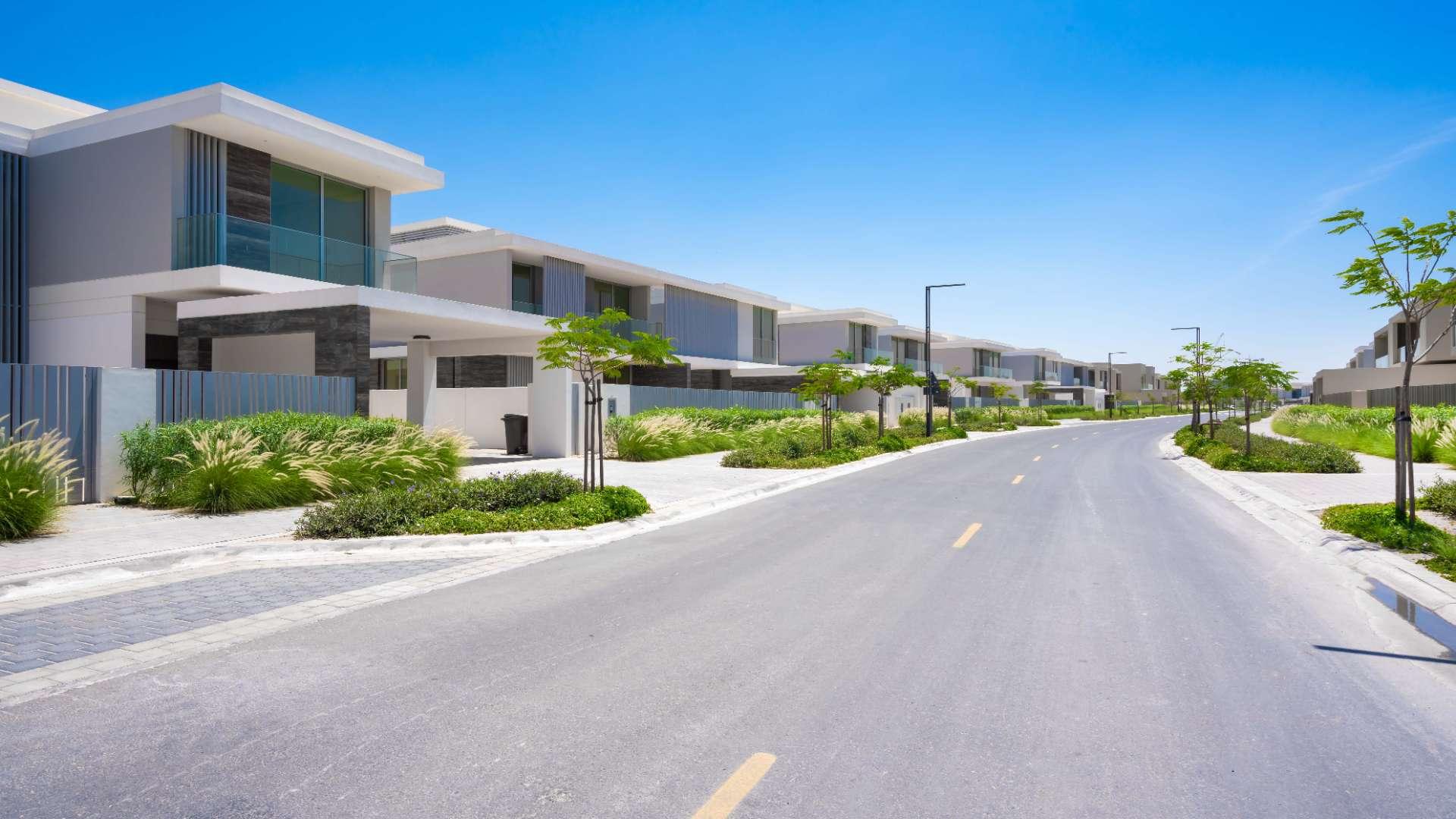 Luxurious 5-bedroom villa exterior with modern design in Parkway Vistas, Dubai Hills Estate