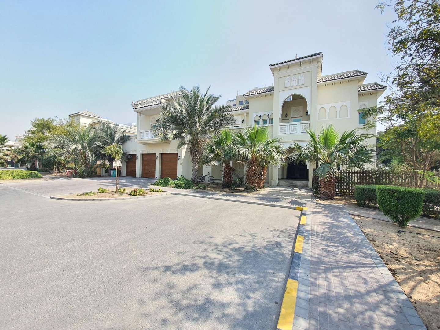 Spacious living area in 6-bedroom villa for rent, Al Furjan North Village