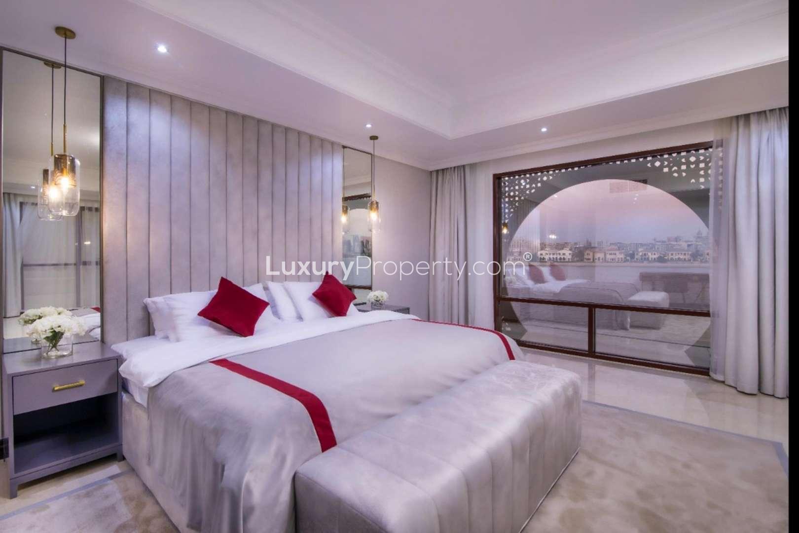 Spacious living room in luxury 6-bedroom villa on Palm Jumeirah Frond N