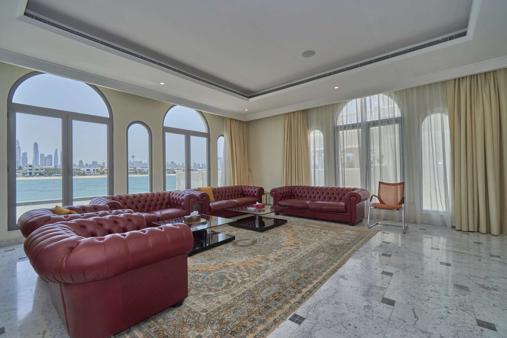 Spectacular 6-bedroom villa with pool on Palm Jumeirah, Dubai, available for rent