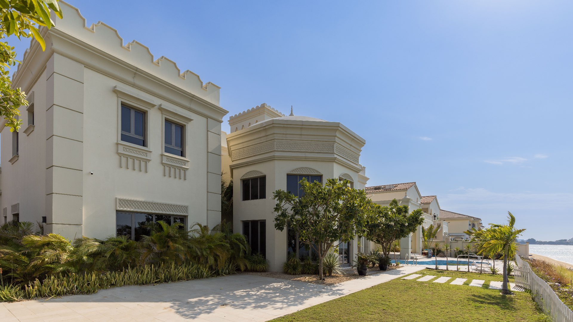 High-number upgraded 6-bedroom Signature Villa with lush landscaping in Palm Jumeirah