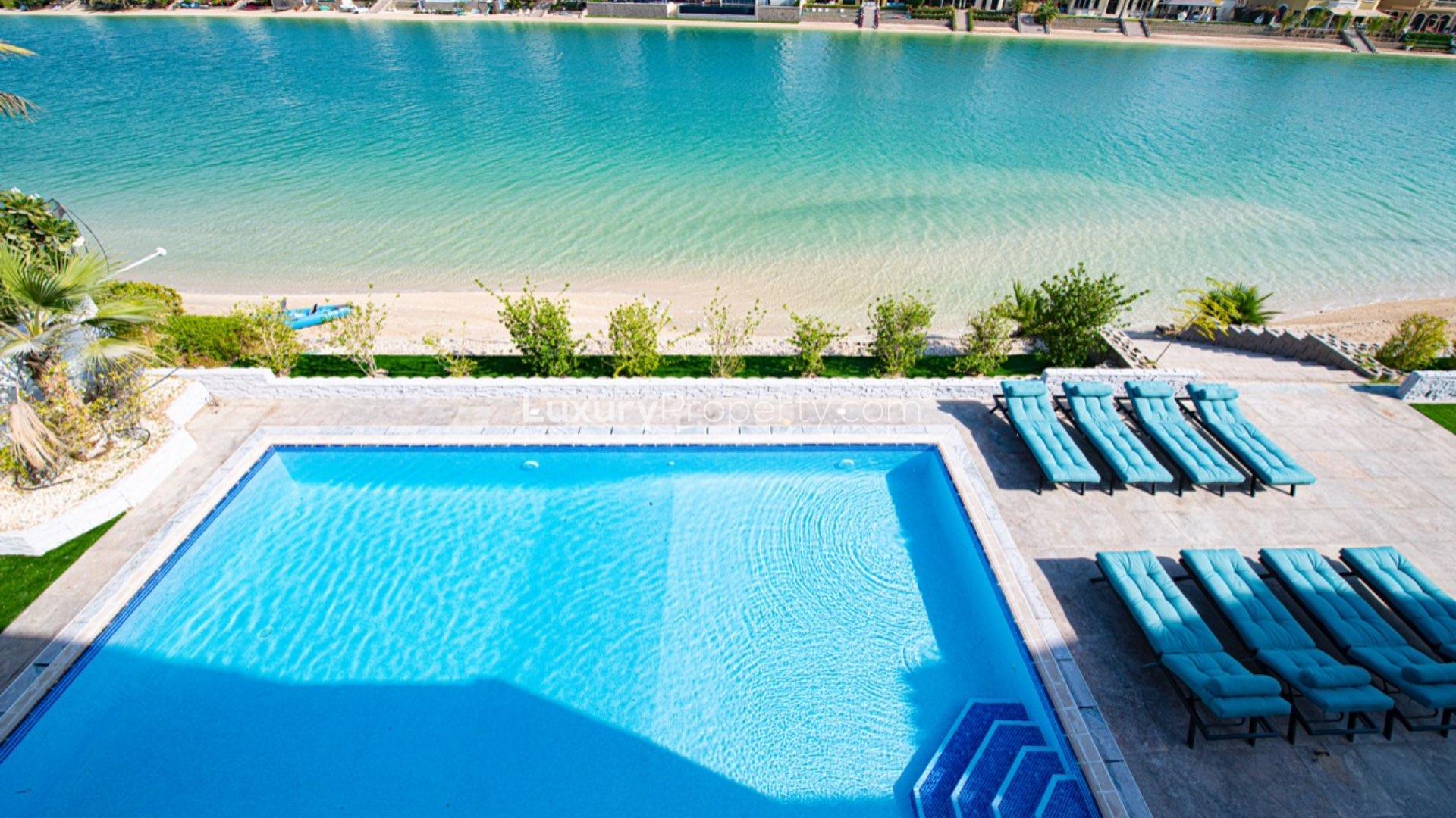 Luxurious living room in fully furnished Signature Villa, Palm Jumeirah, for rent