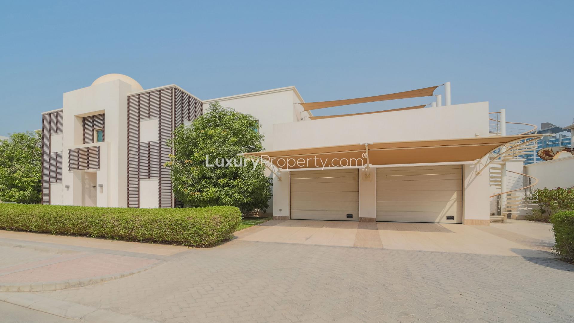 Exterior view of fully renovated six-bedroom villa in Palm Jumeirah for rent