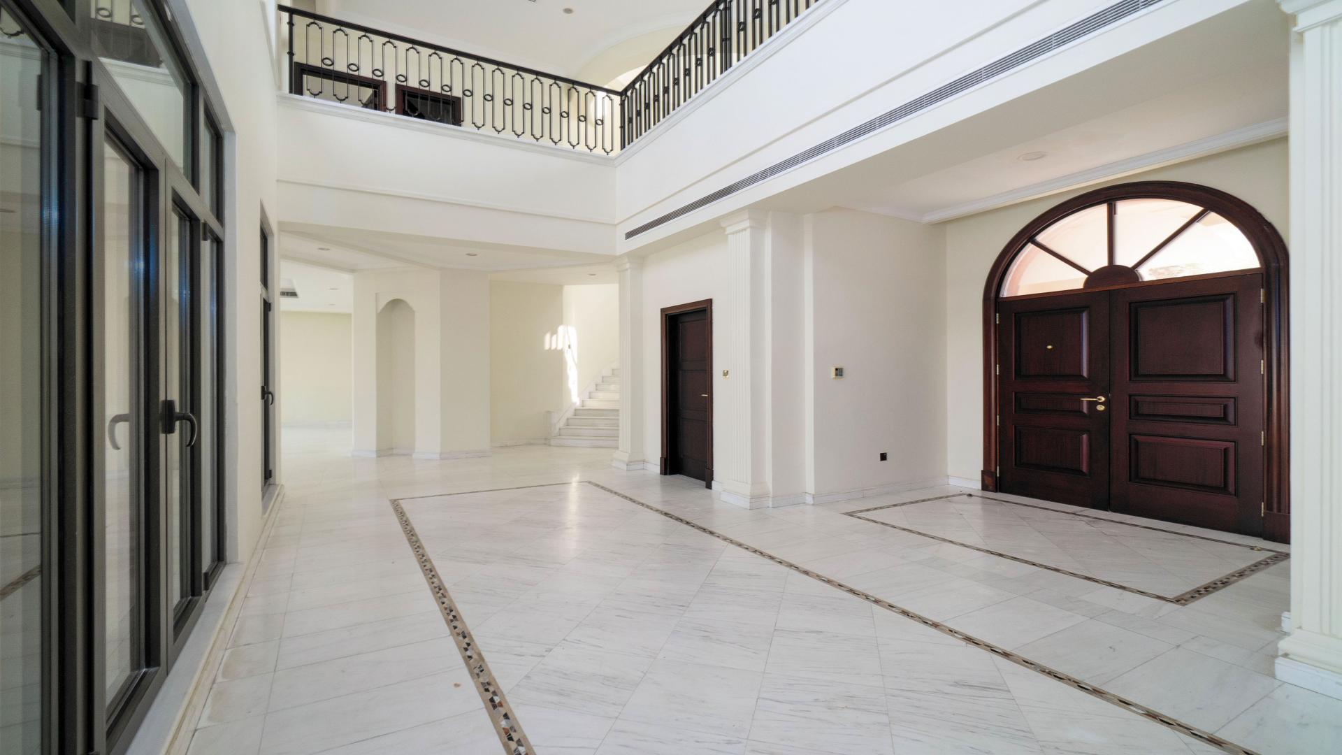 Spacious living room in renovated 6-bedroom villa, Frond F, Palm Jumeirah, marble flooring