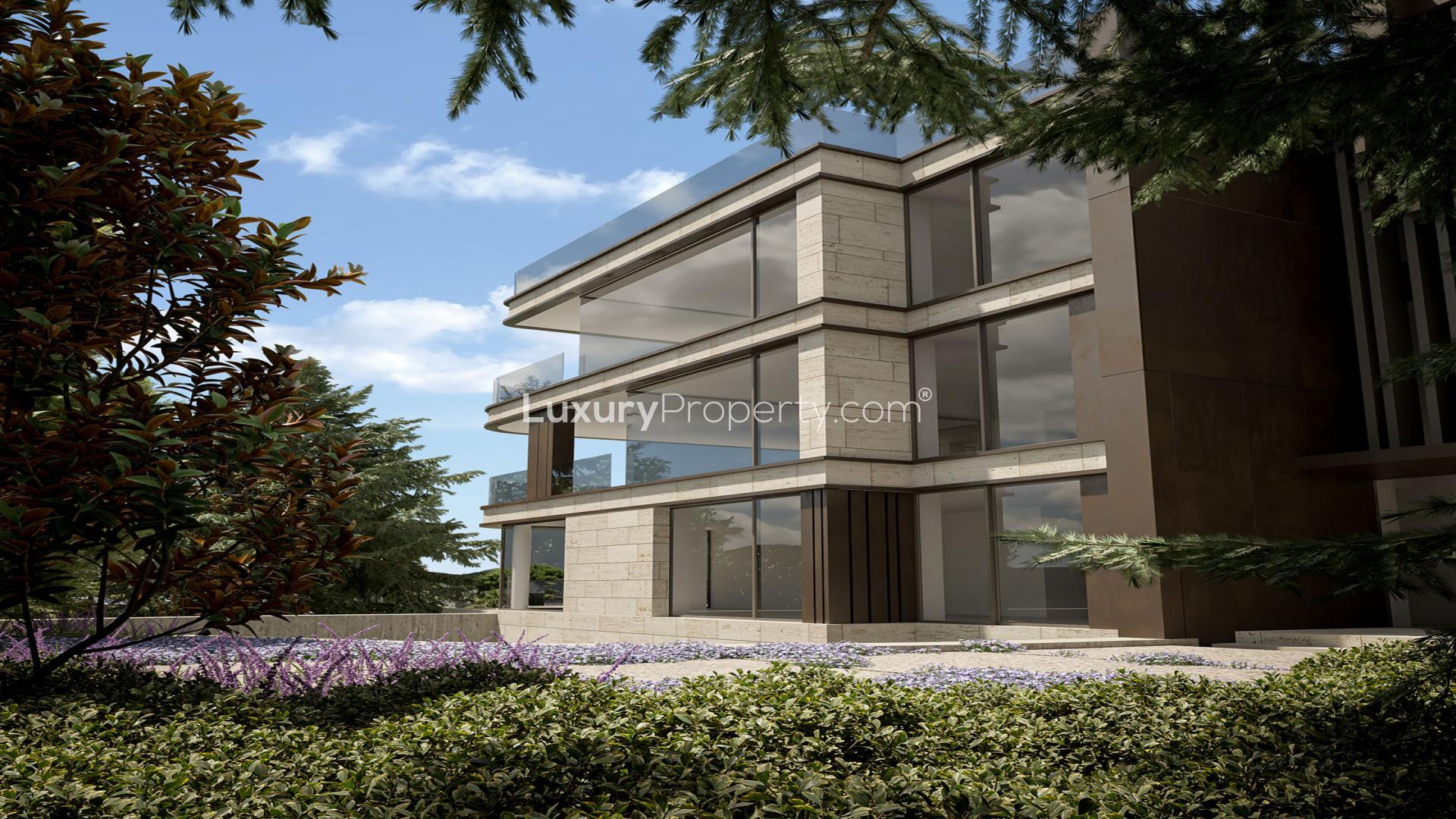 Luxurious Villa Alta in Pearson Gardens, Barcelona with lush greenery and modern architecture