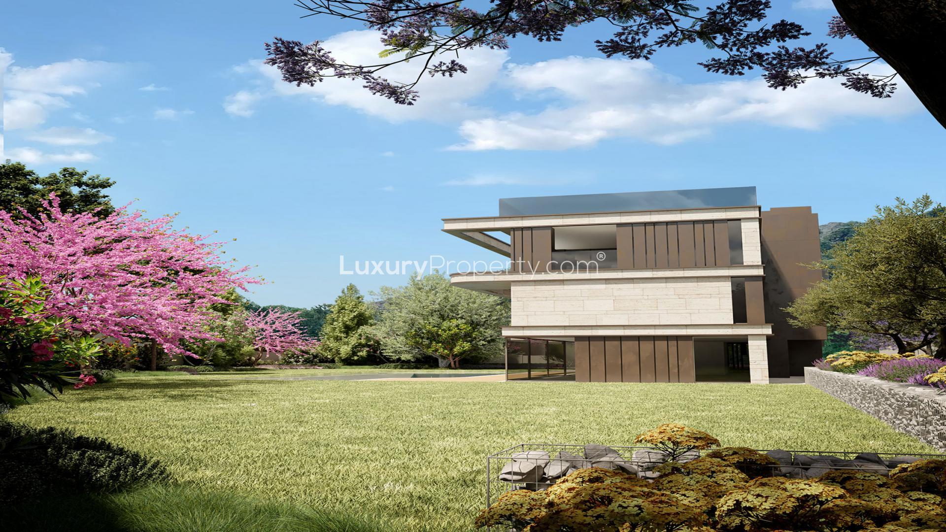 Villa Botánica exterior with garden and pool in Pearson Gardens, Barcelona