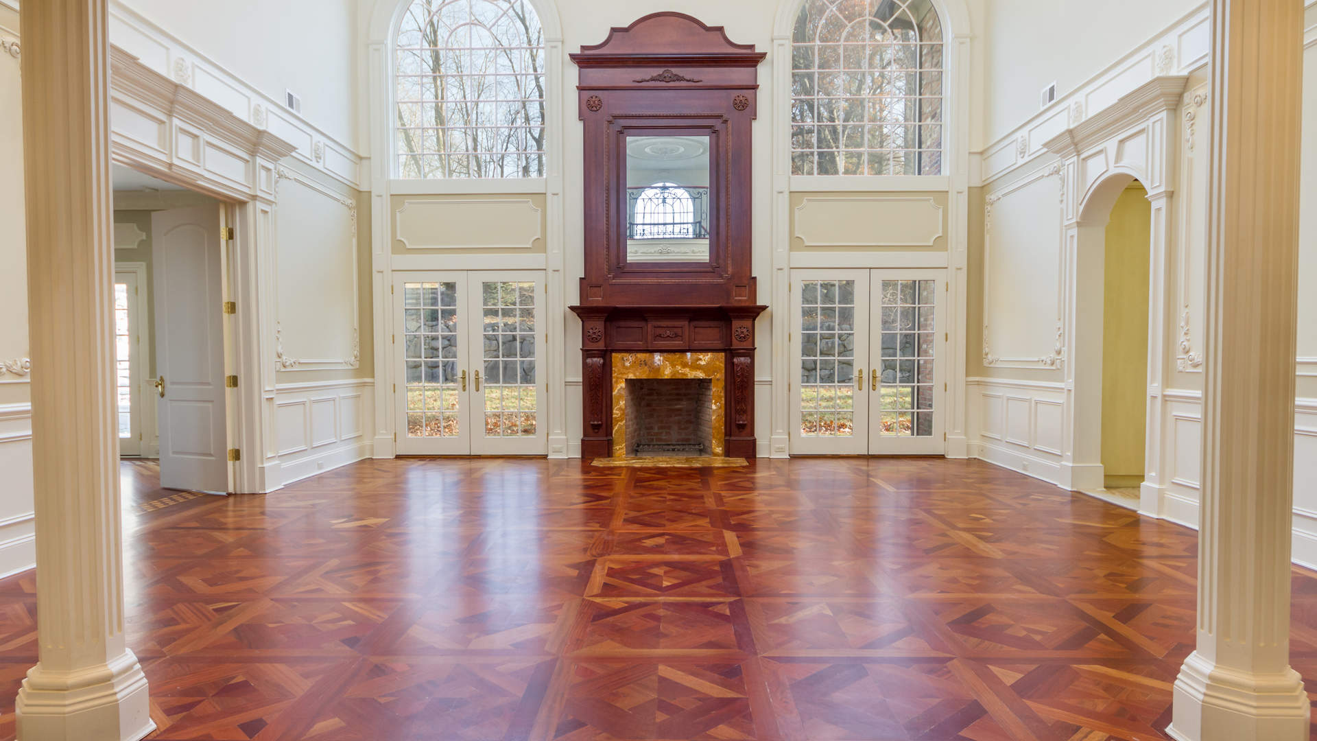 Spacious villa interior with hardwood floors in Saddle River, New Jersey