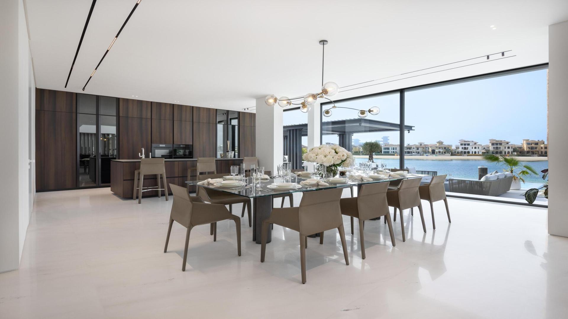 Luxurious open-plan kitchen and dining area with sea view in Palm Jumeirah villa
