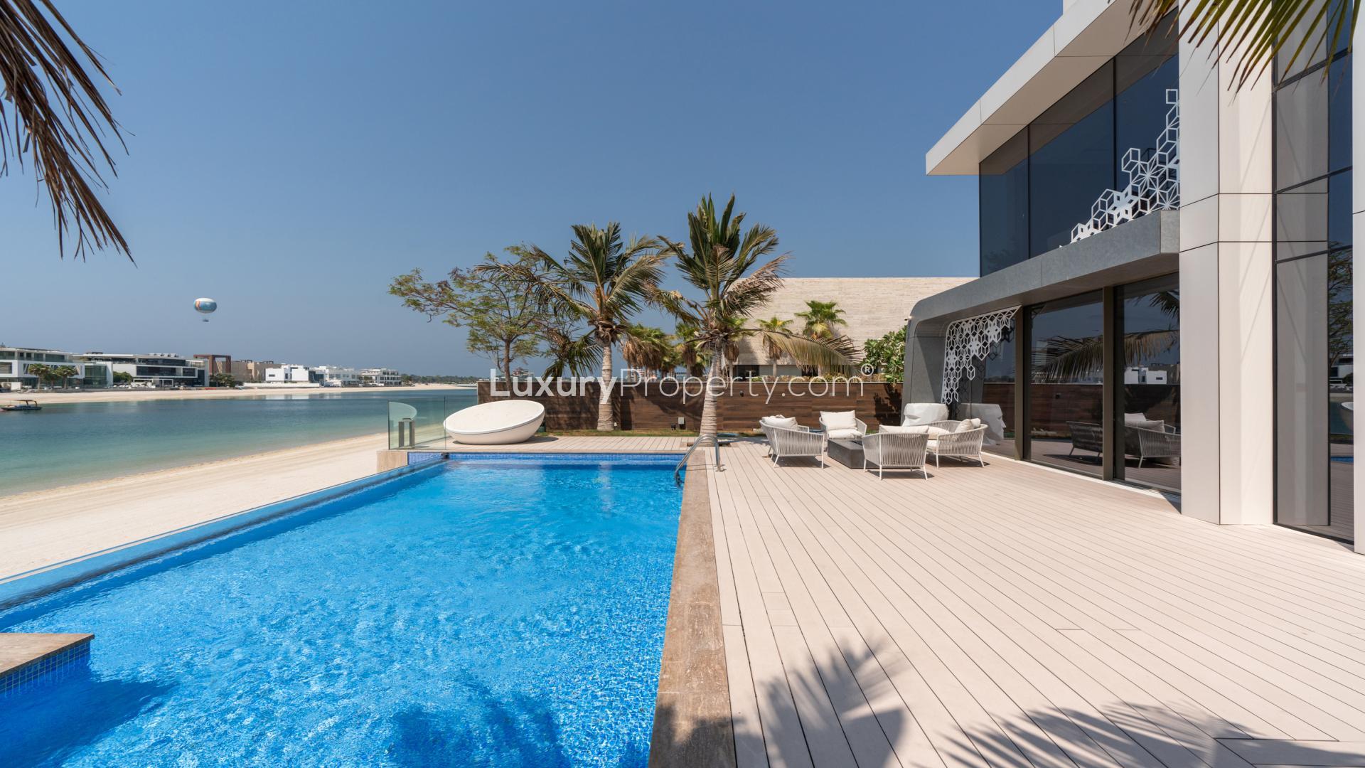 N/A,Luxurious villa with private pool, beachfront view, Palm Jumeirah, Signature Villas community