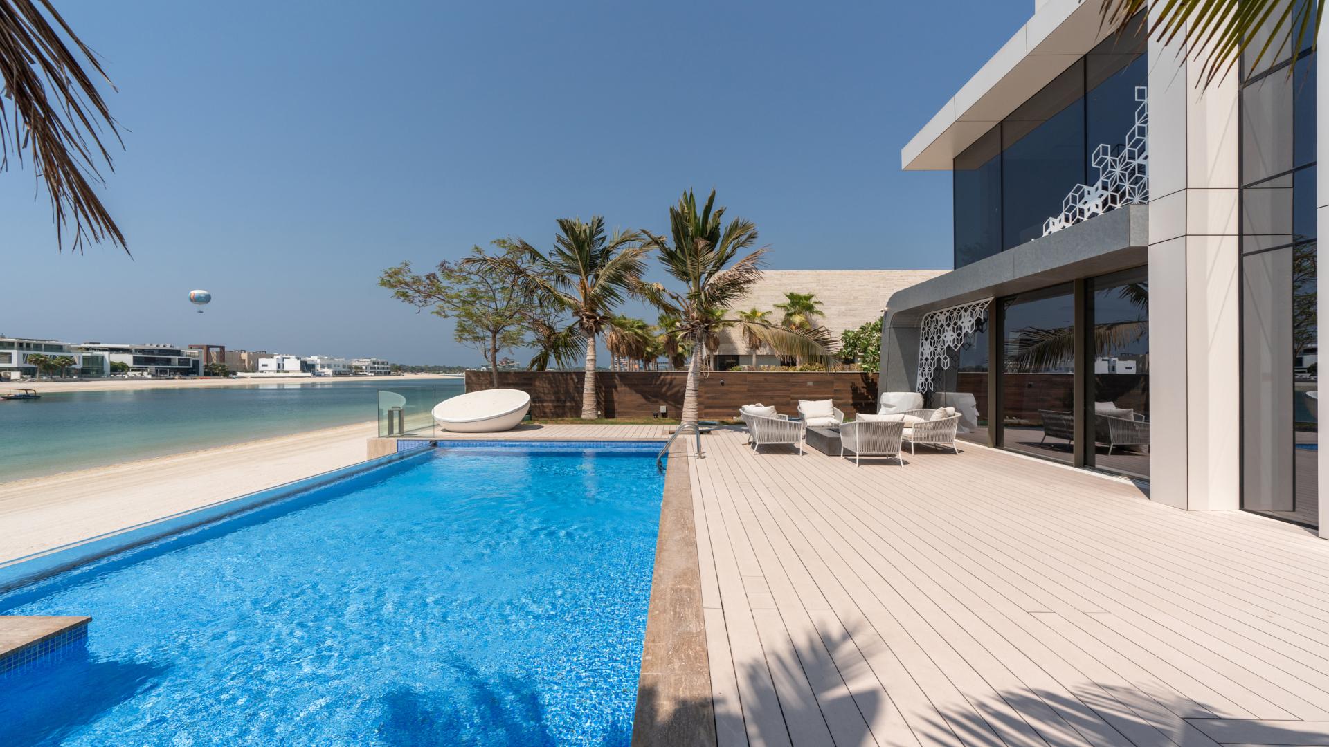 N/A,Luxurious villa with private pool, beachfront view, Palm Jumeirah, Signature Villas community