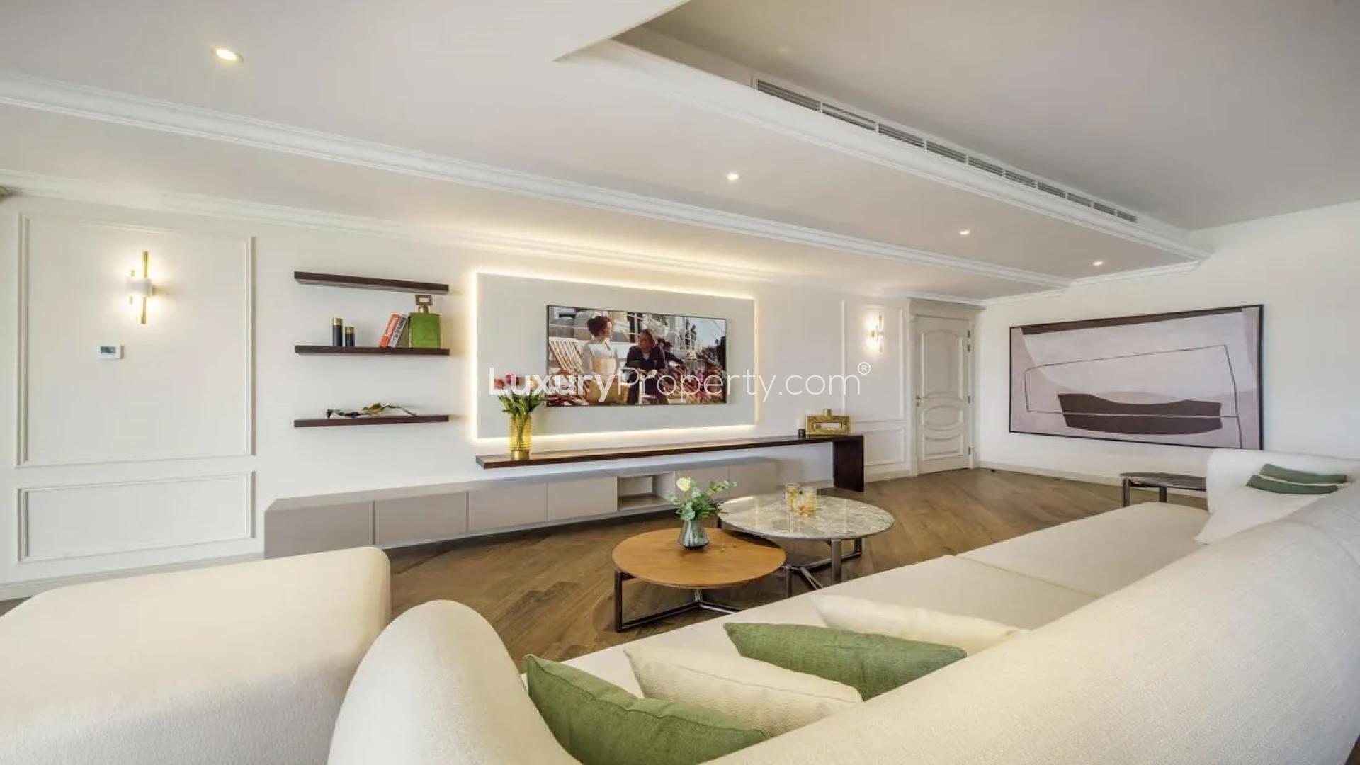 Luxury waterfront villa terrace with palm trees, Palm Jumeirah, Signature Villas, for sale