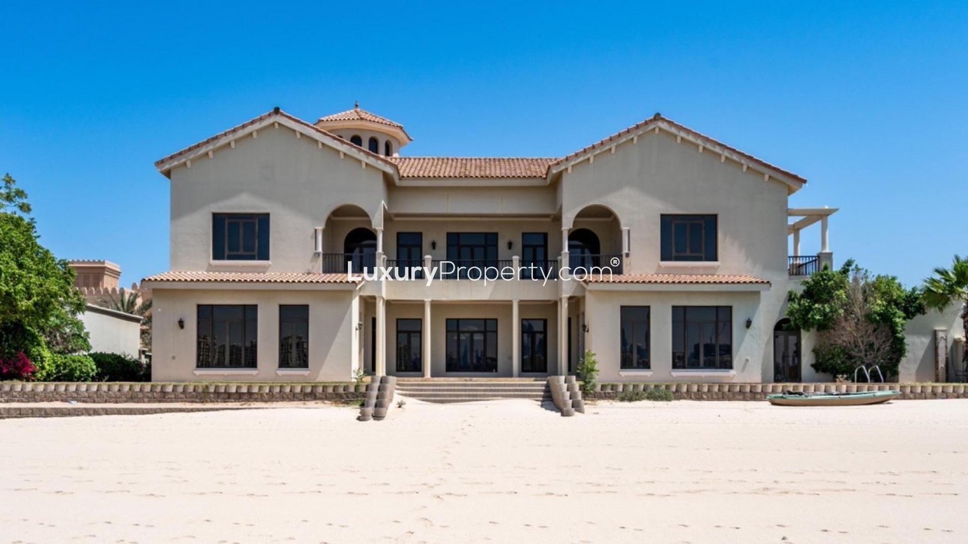 Luxurious 6-bedroom beachfront villa for sale in Palm Jumeirah Signature Villas