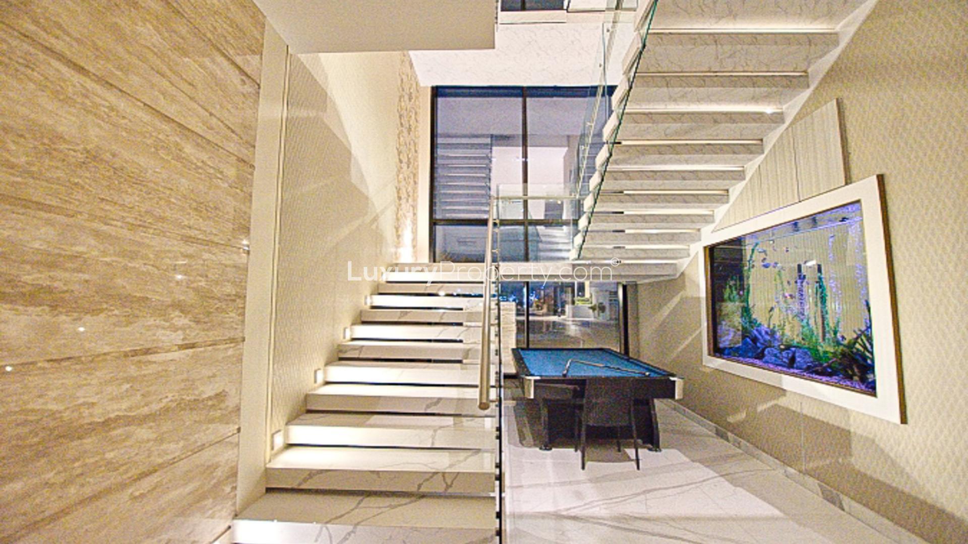 Luxurious Palm Jumeirah villa with infinity pool and stunning waterfront views at sunset