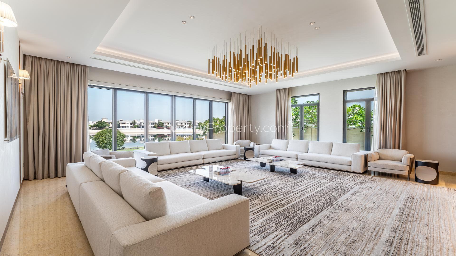 Luxurious 6-bedroom villa with sunset view, spacious garden, Palm Jumeirah, Signature Villas