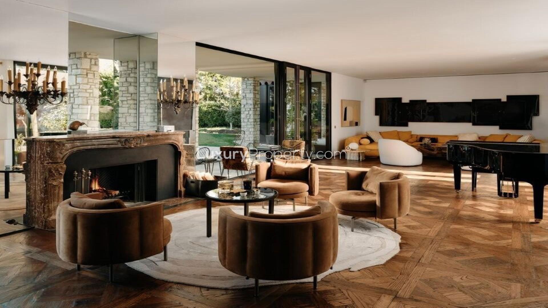 Outdoor seating area of Hollywood Regency Villa in Bel Air, Los Angeles