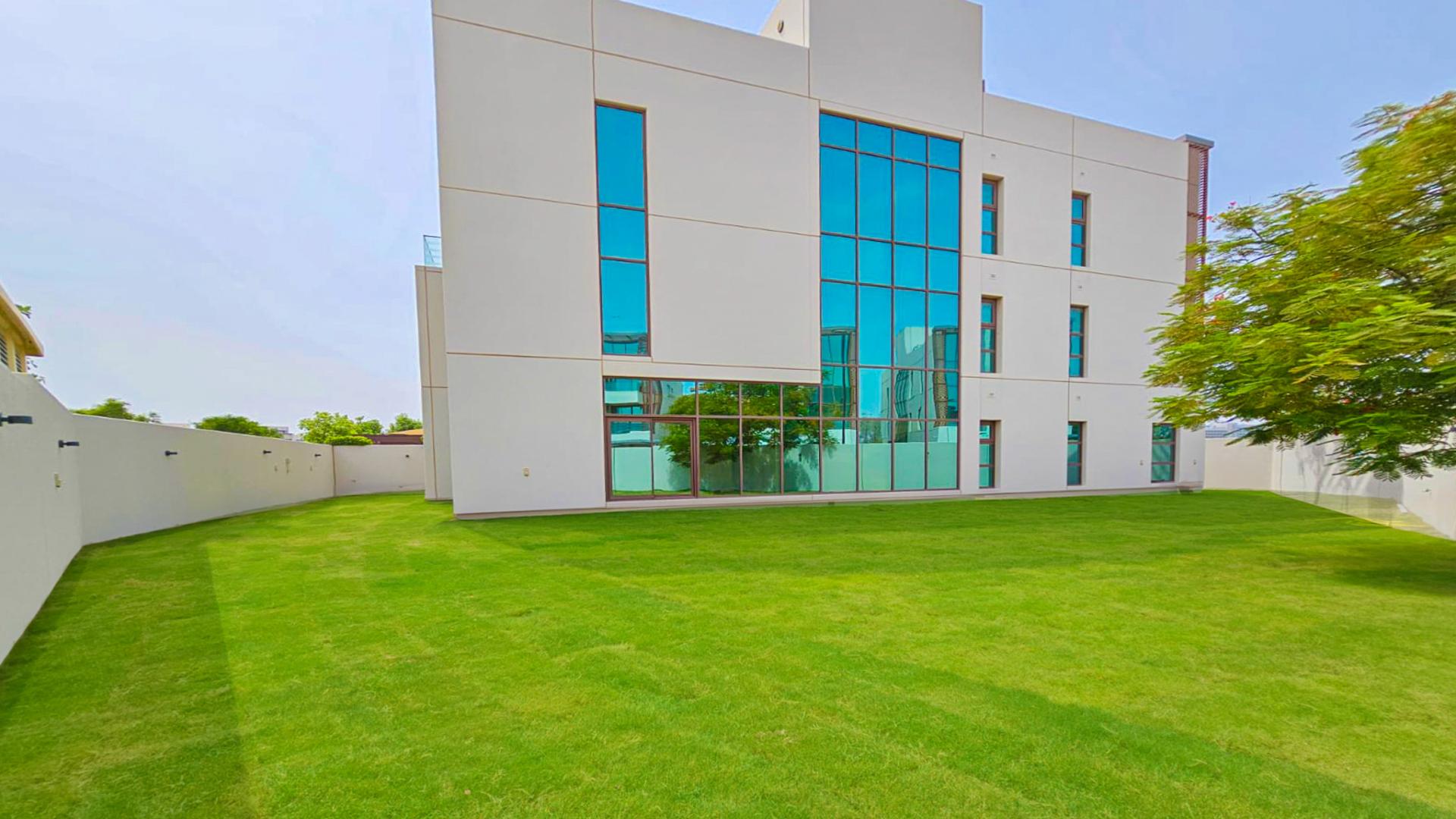 Spacious living room with large windows in Meydan villa for sale, LP43955