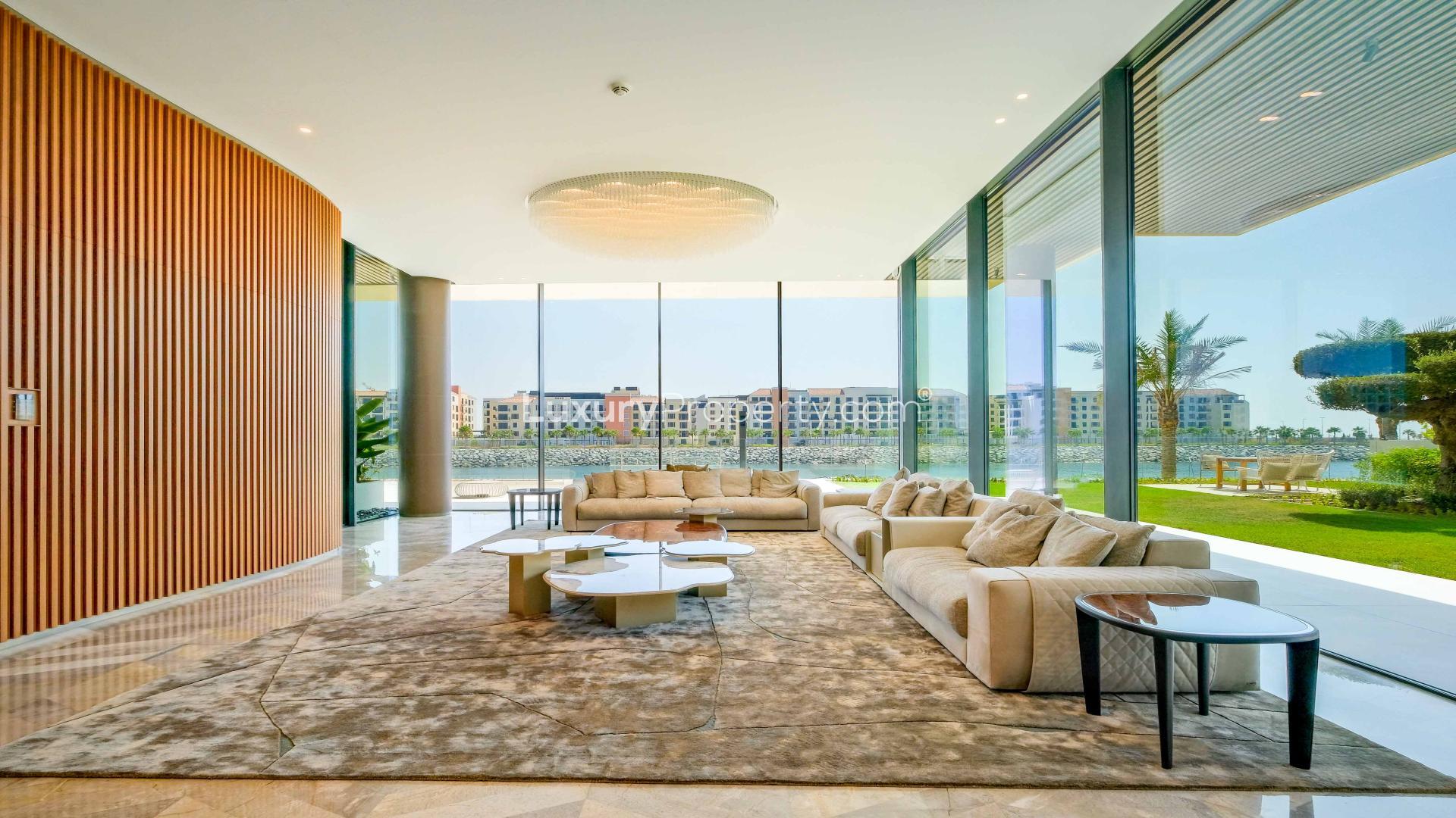 Contemporary 6-bedroom villa exterior with garden and pool in Pearl Jumeirah, Dubai