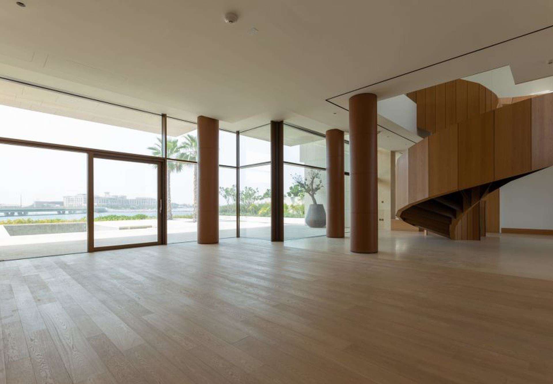 Luxurious bathroom with marble jacuzzi in Bulgari Mansion, Jumeirah Bay Island villa