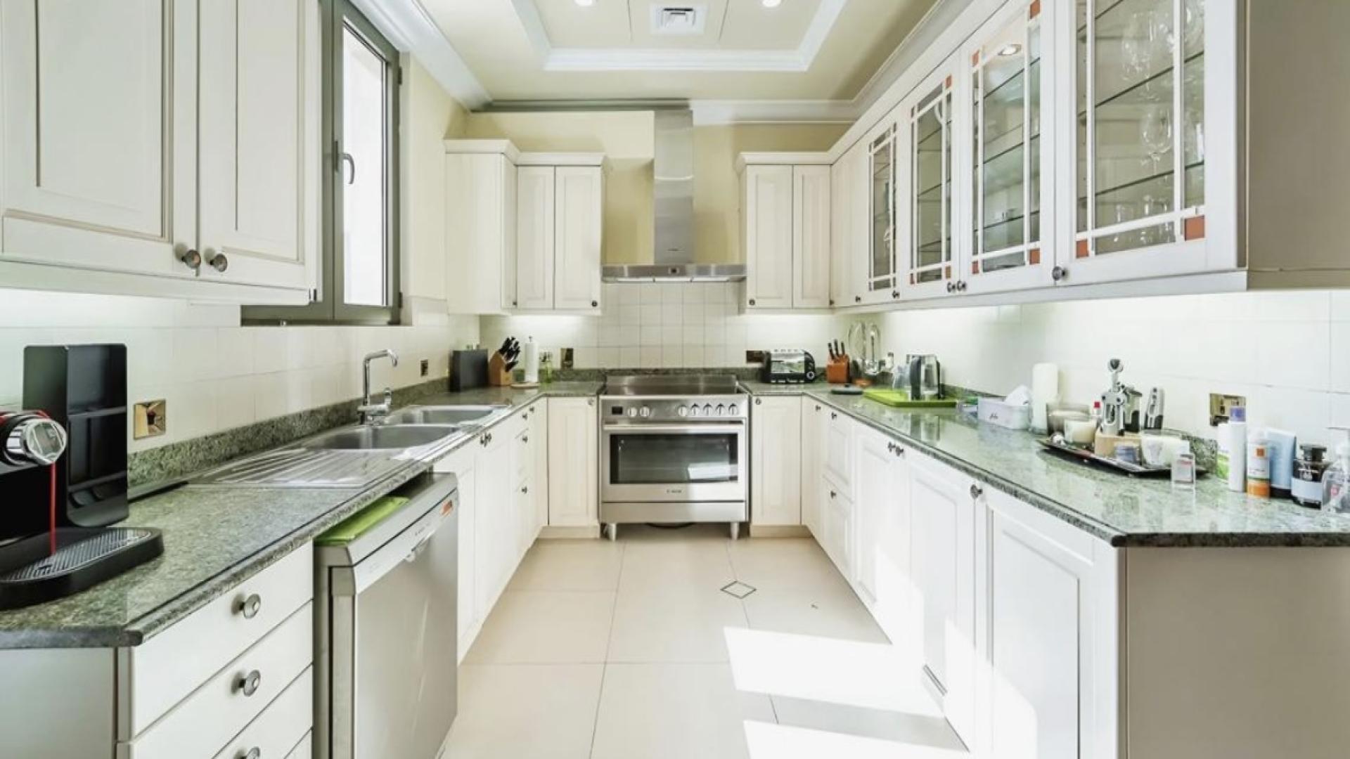 Luxury villa with private pool for sale in Palm Jumeirah, Frond community