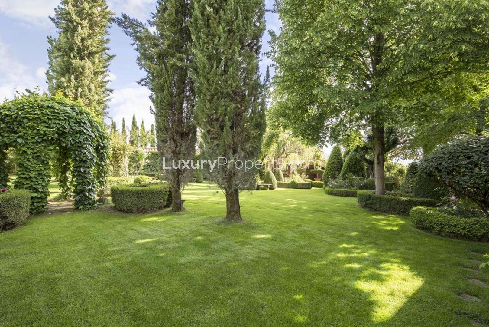 Lush garden view at elegant stone villa in Chianti, Florence - Casa Chianti community