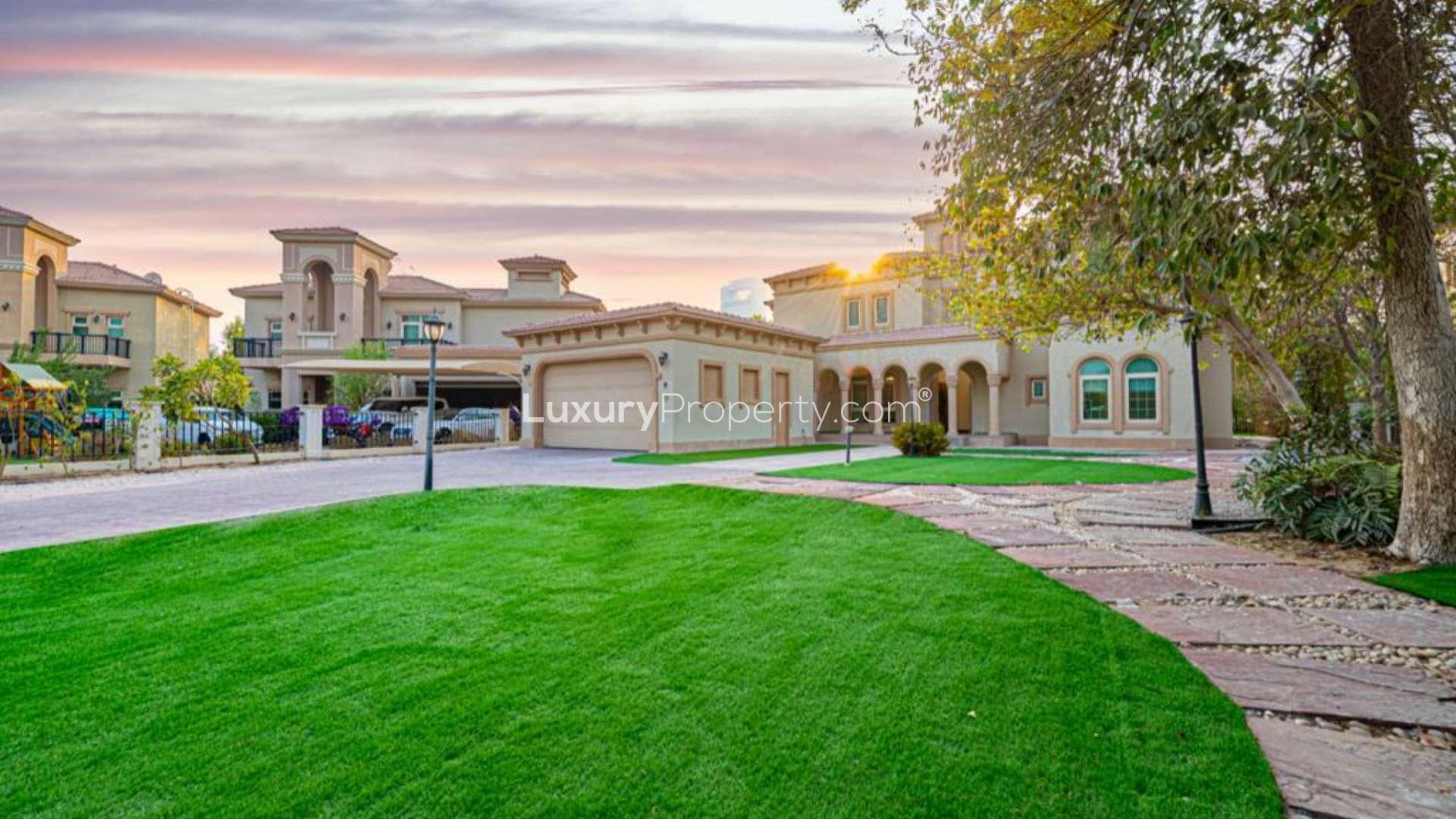 Beautiful 6-bedroom villa with lush garden in Jumeirah Islands' European Clusters for rent