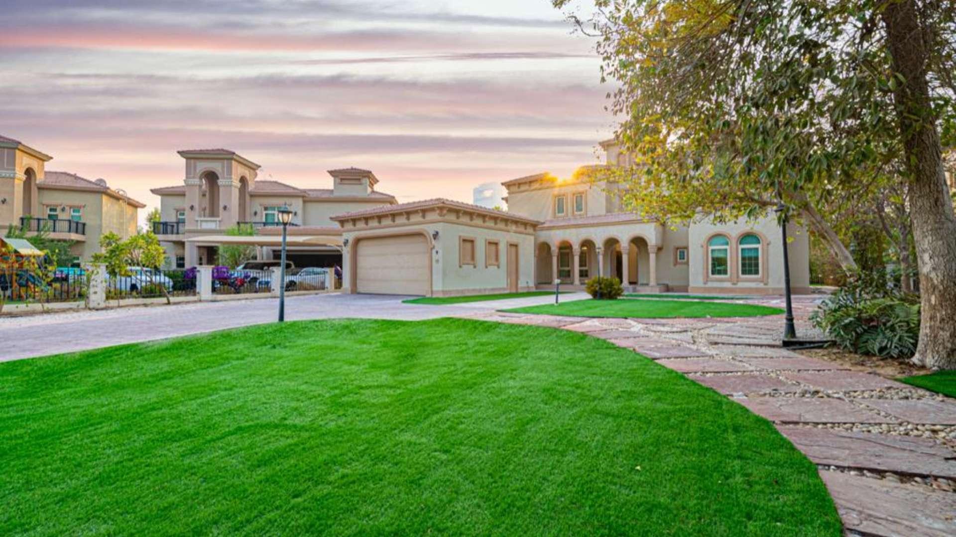 Beautiful 6-bedroom villa with lush garden in Jumeirah Islands' European Clusters for rent