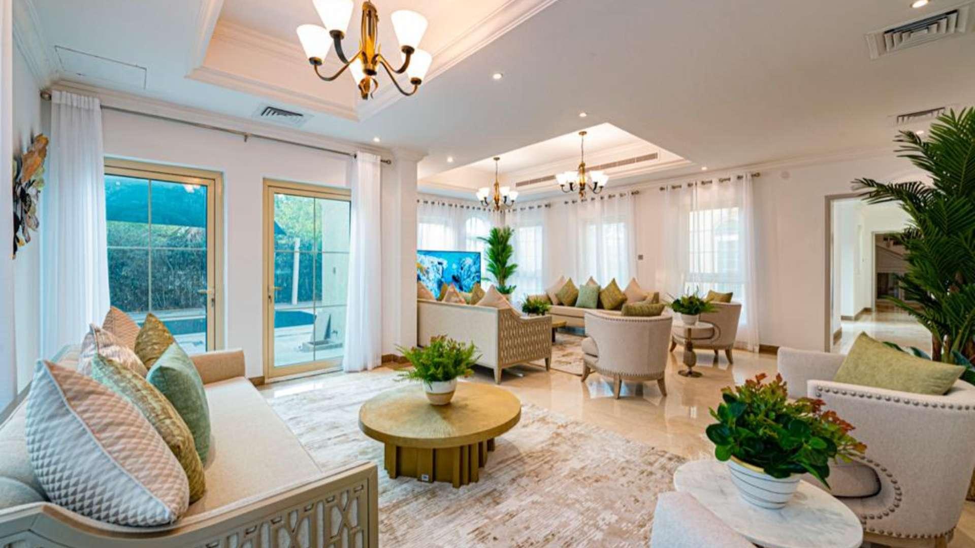 Luxurious living room in furnished Jumeirah Islands villa, European Clusters, for rent