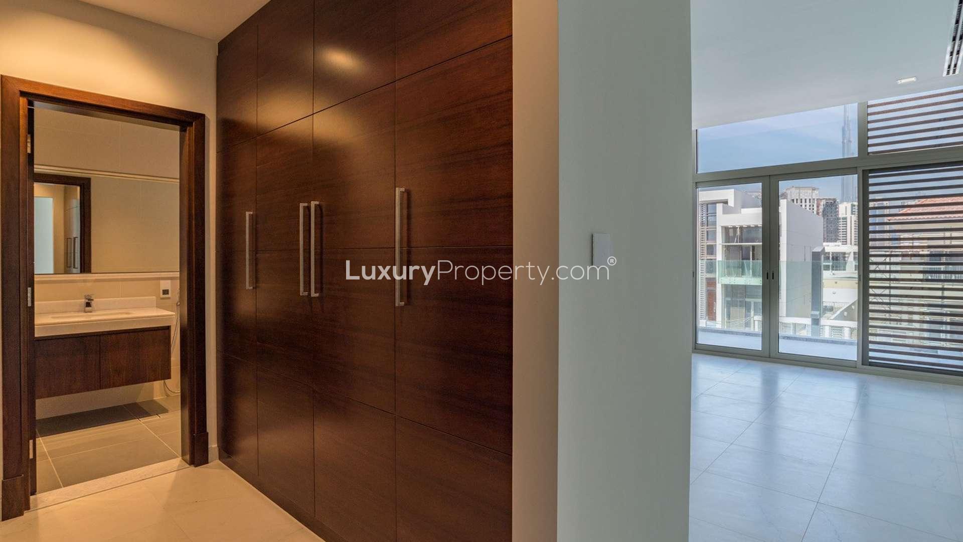 Spacious open-plan living area in luxury villa, District One, Dubai, with modern kitchen