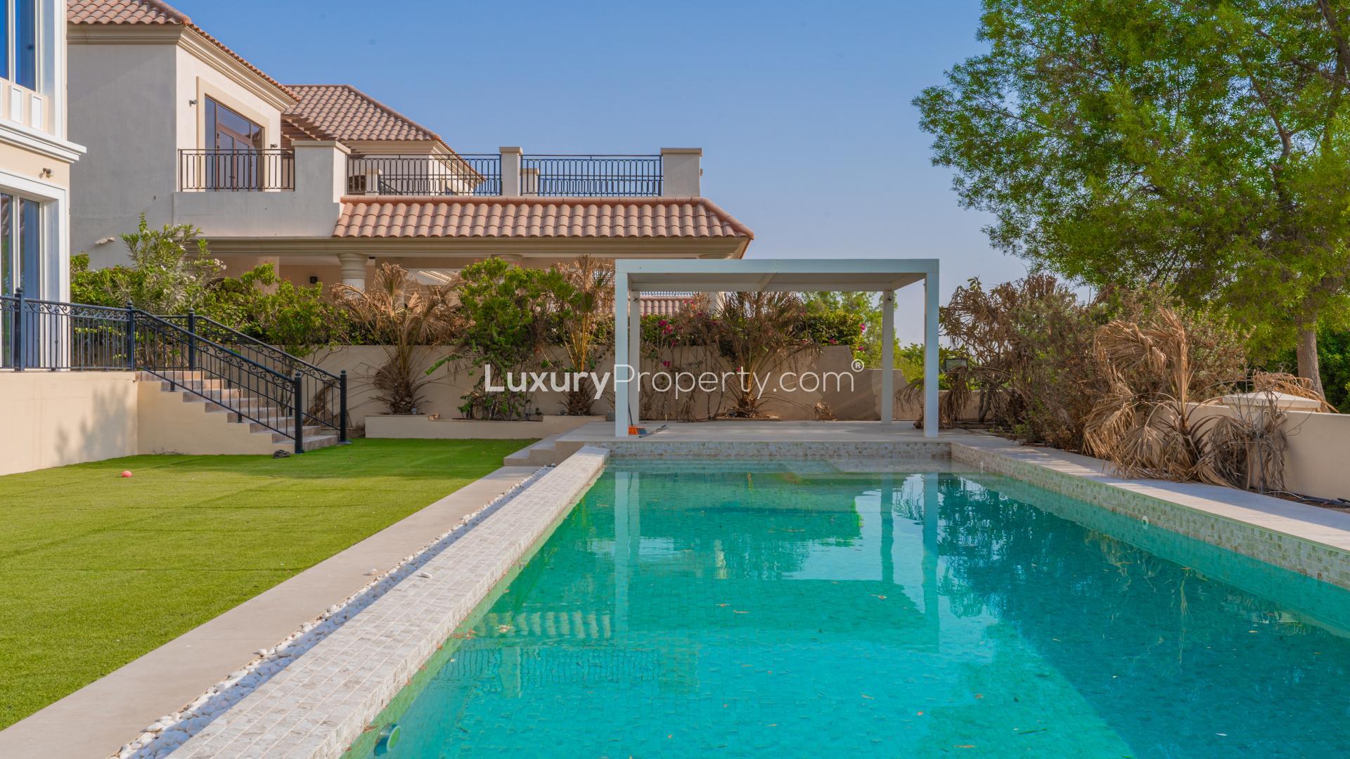 Spacious living area in custom-built villa with golf course view, Jumeirah Golf Estates