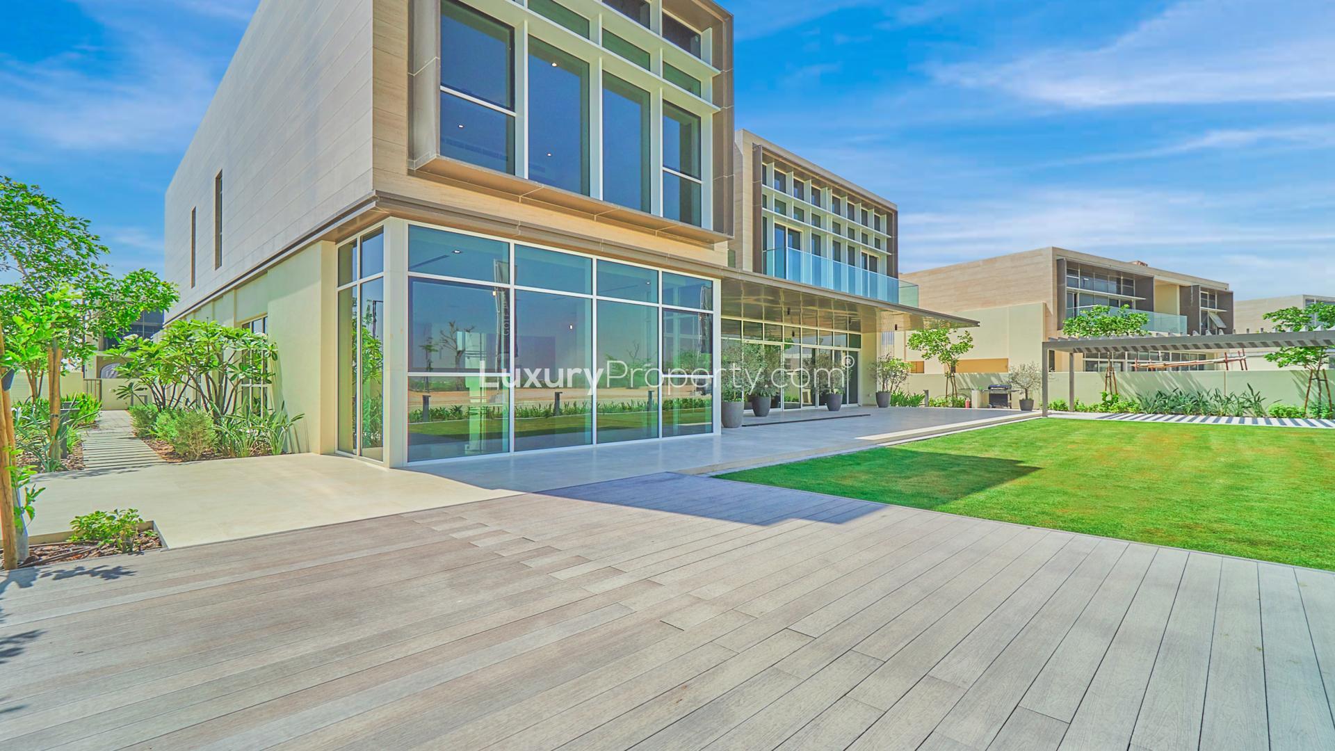 Modern 6-bedroom villa with golf course view in Dubai Hills Estate, Golf Place