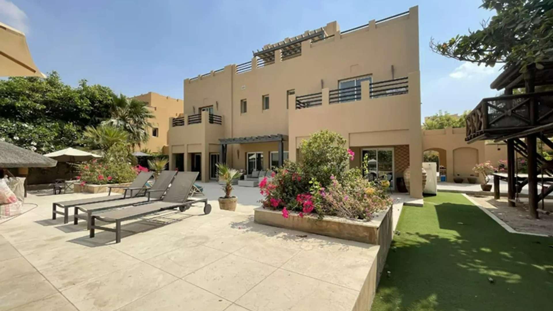 Spacious L1 Villa with pool for sale in Hattan, Arabian Ranches, Dubai