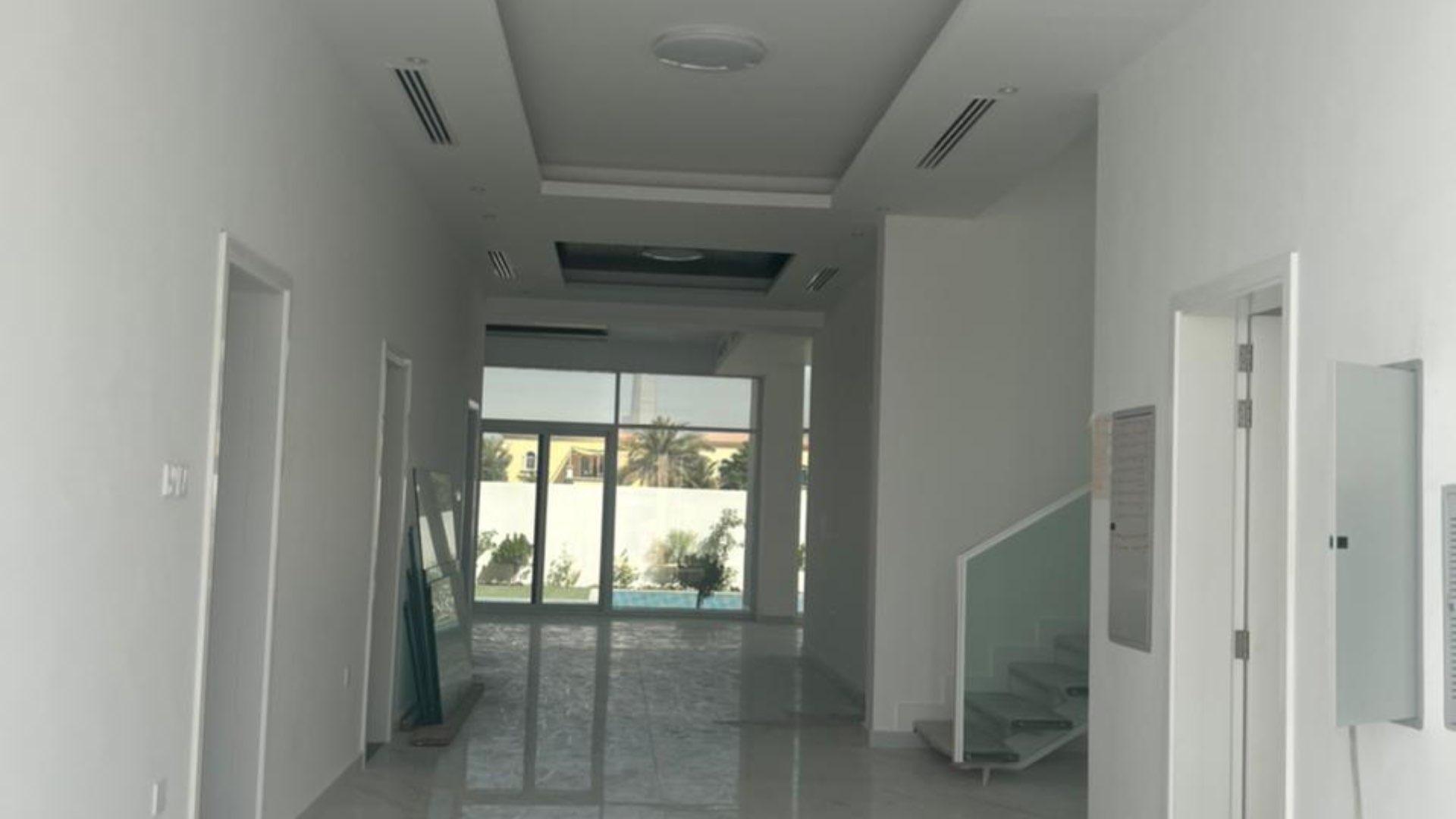 Spacious sunlit room with large windows in Jumeirah Park custom villa for sale