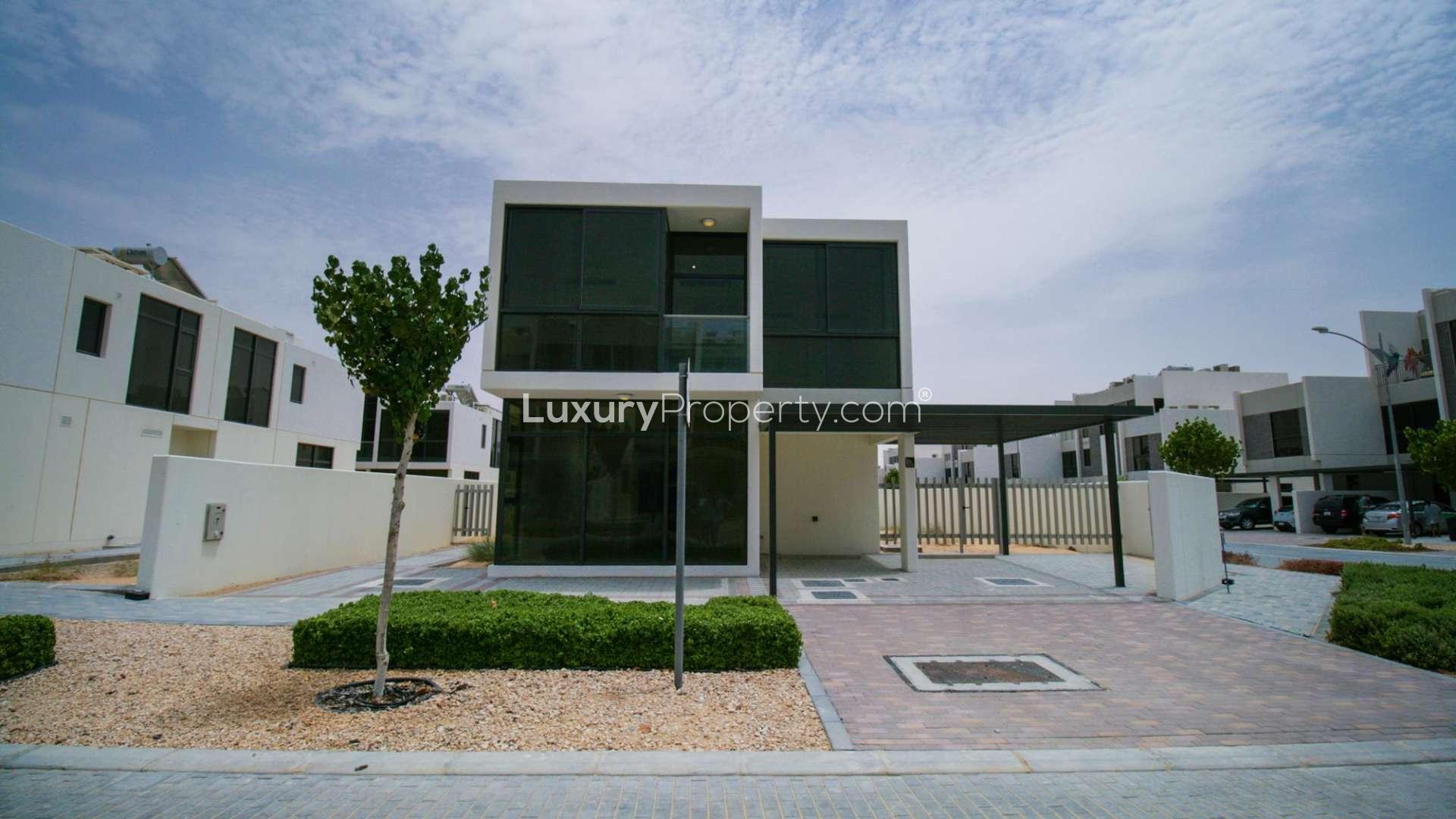 Elegant 6-Bed Back to Back View Villa for Sale in Juniper, Akoya