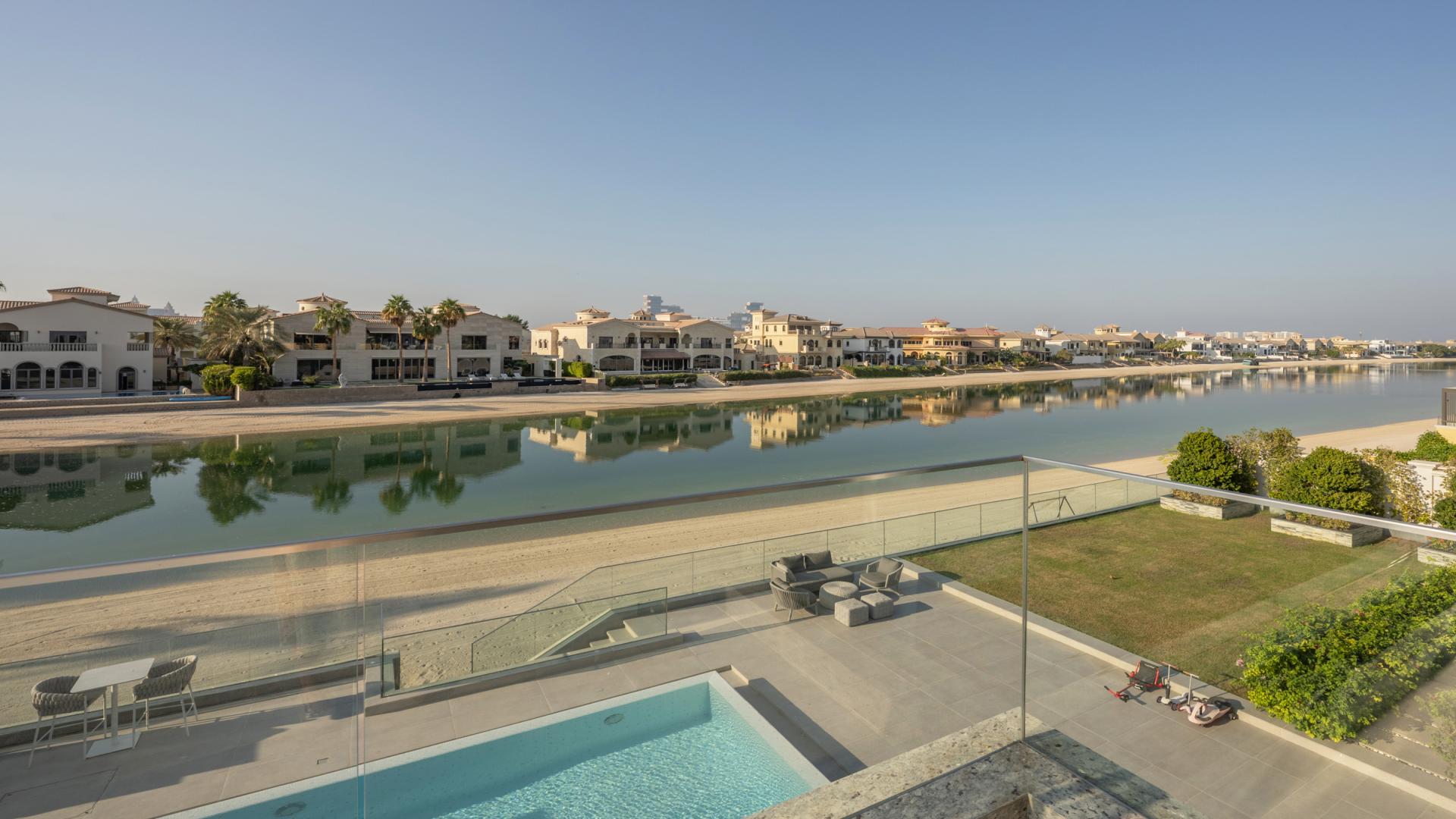 Luxury villa with pool and beachfront view at Palm Jumeirah Signature Villas for sale