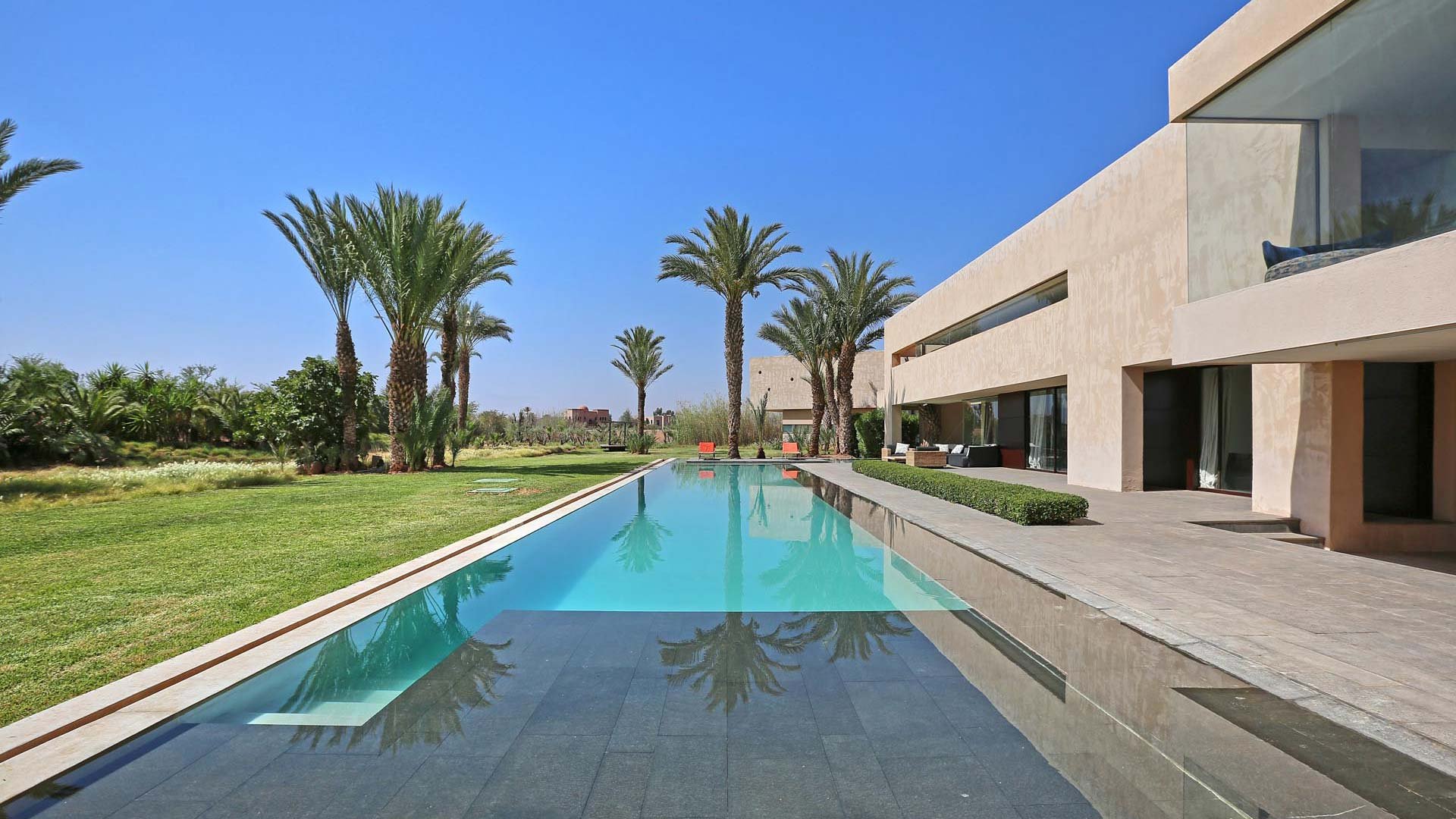 Luxurious Villa Nor in Marrakech with pool, palm trees, and modern architecture