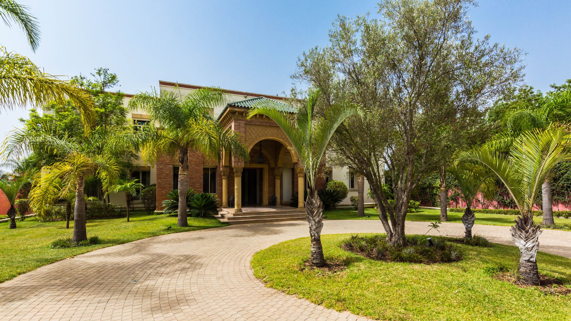 Luxurious Villa Raga entrance with lush greenery, Casablanca property for sale