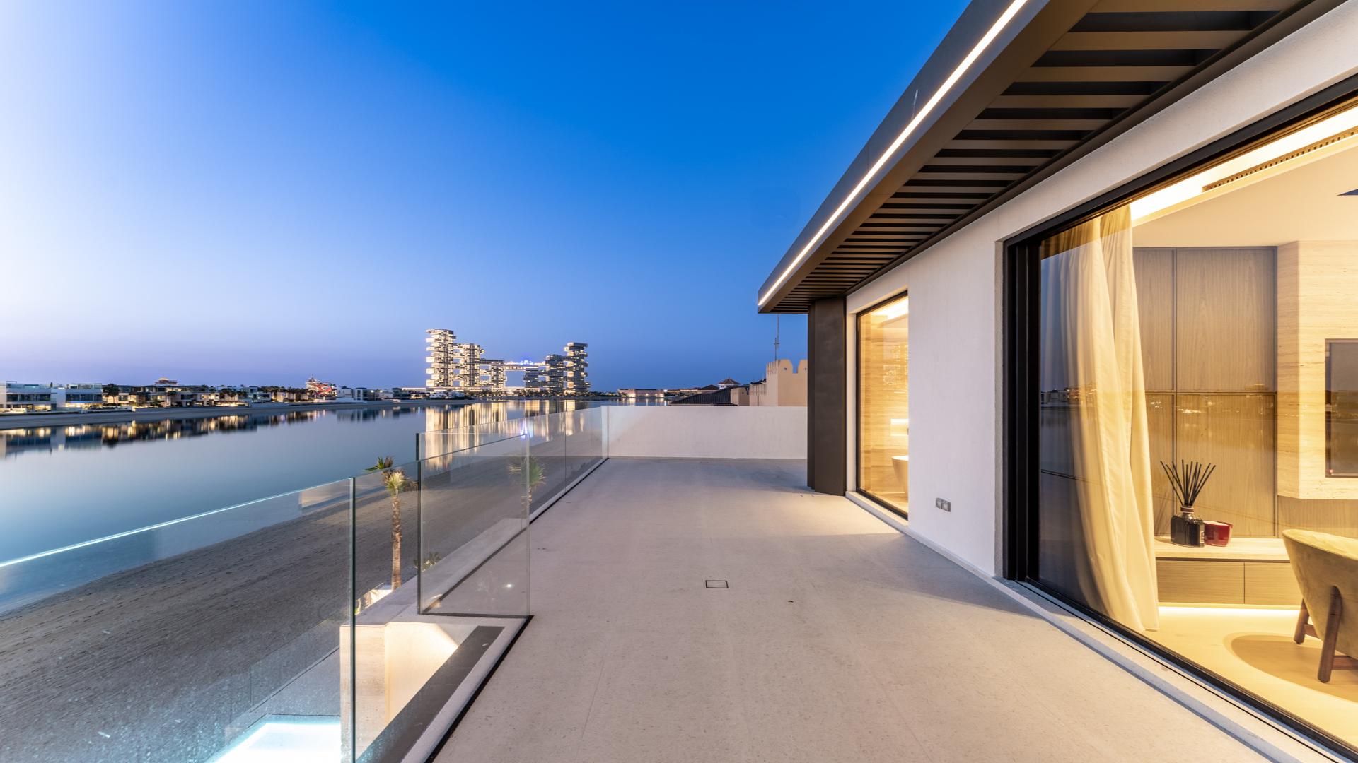 "Luxurious Palm Jumeirah villa with pool, stunning Atlantis views, for sale, Garden Homes.",Luxury villa terrace with stunning Atlantis views, Palm Jumeirah, Garden Homes, for sale