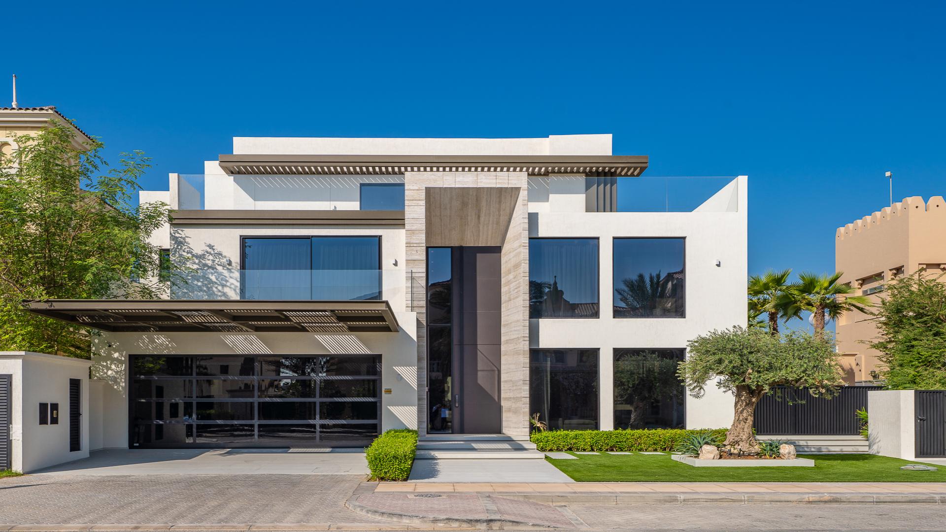 Luxury six-bedroom villa with pool and sunset views in Palm Jumeirah, Garden Homes